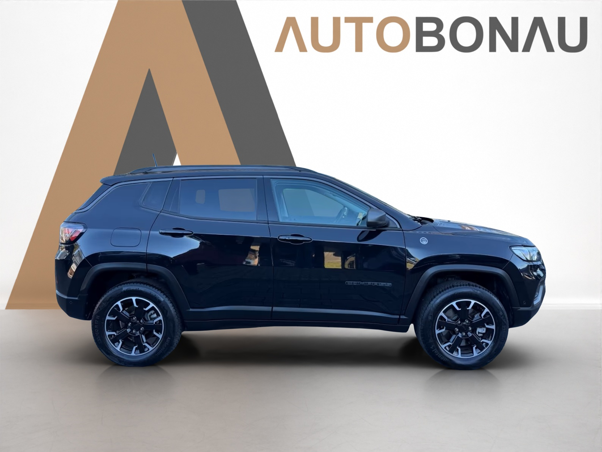 listing desktop thumbnail image 4