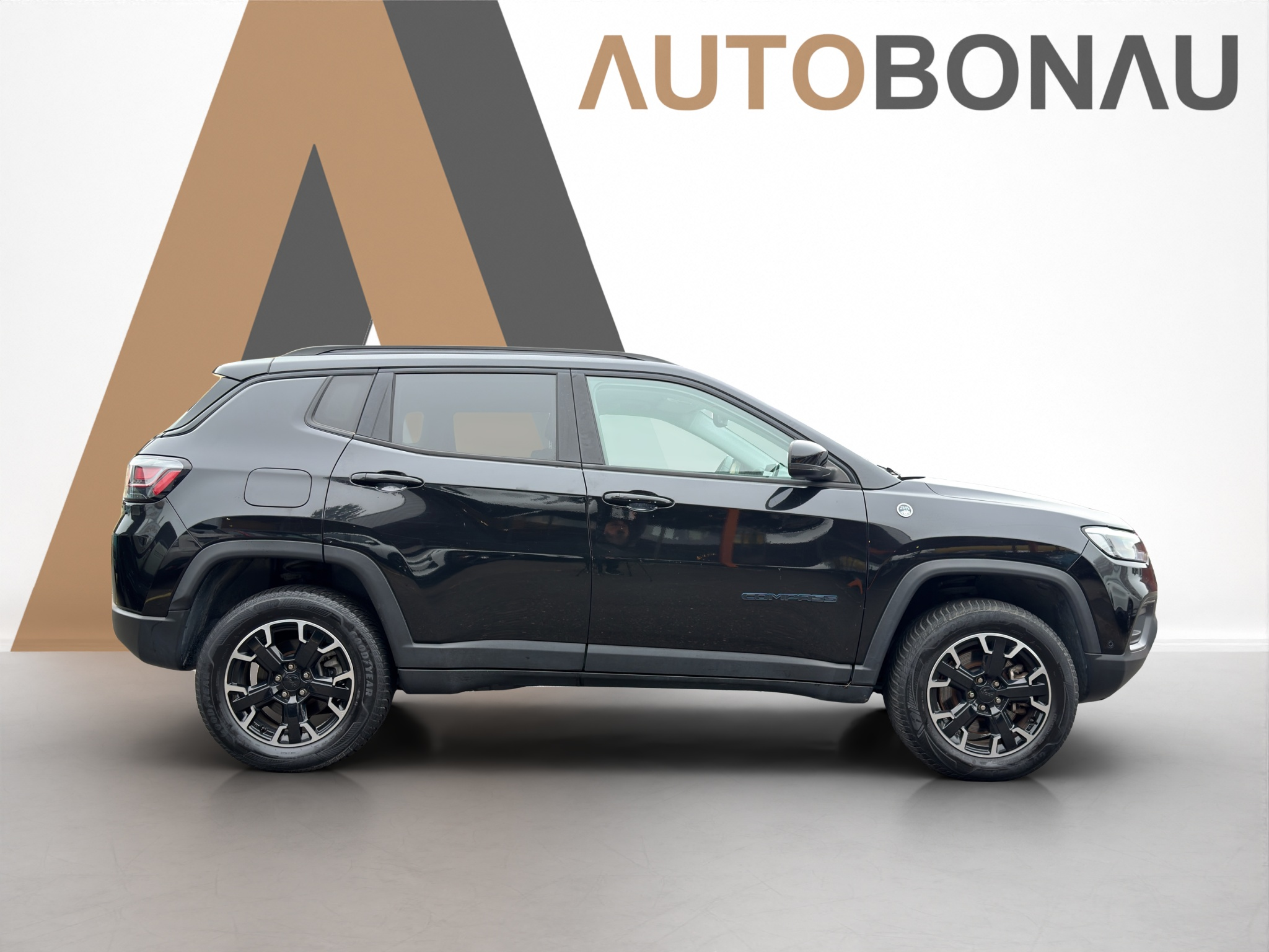 listing desktop thumbnail image 5