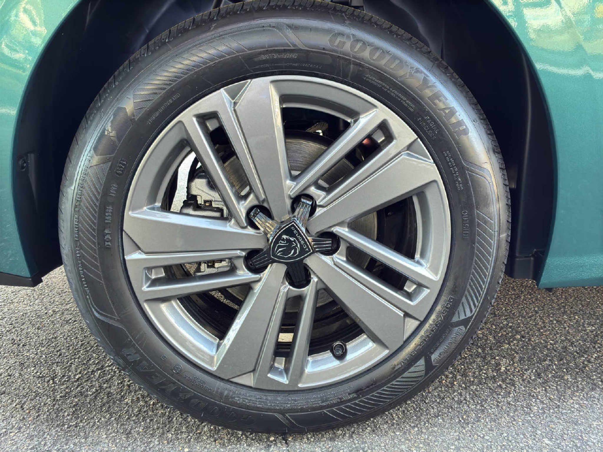 listing desktop thumbnail image 3