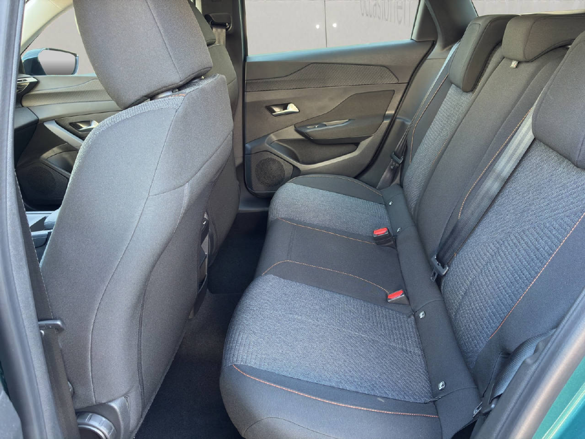 listing desktop thumbnail image 6