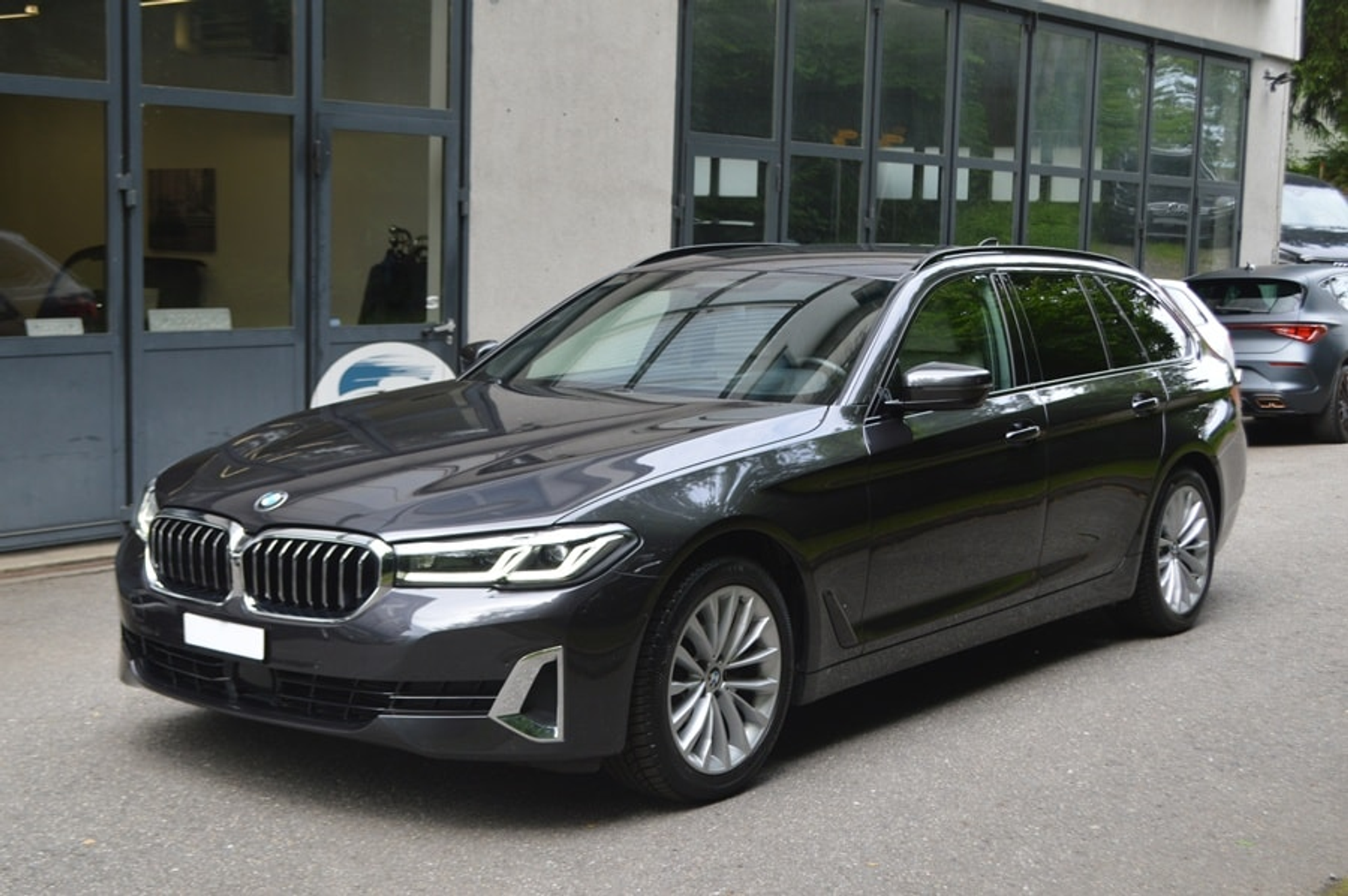 listing desktop thumbnail image 2