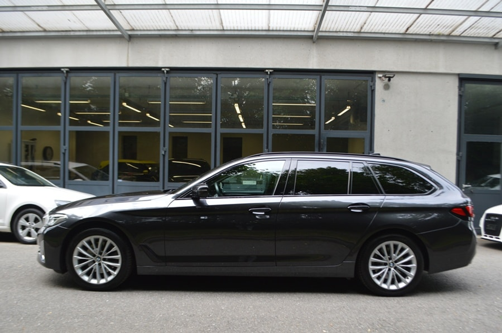 listing desktop thumbnail image 3