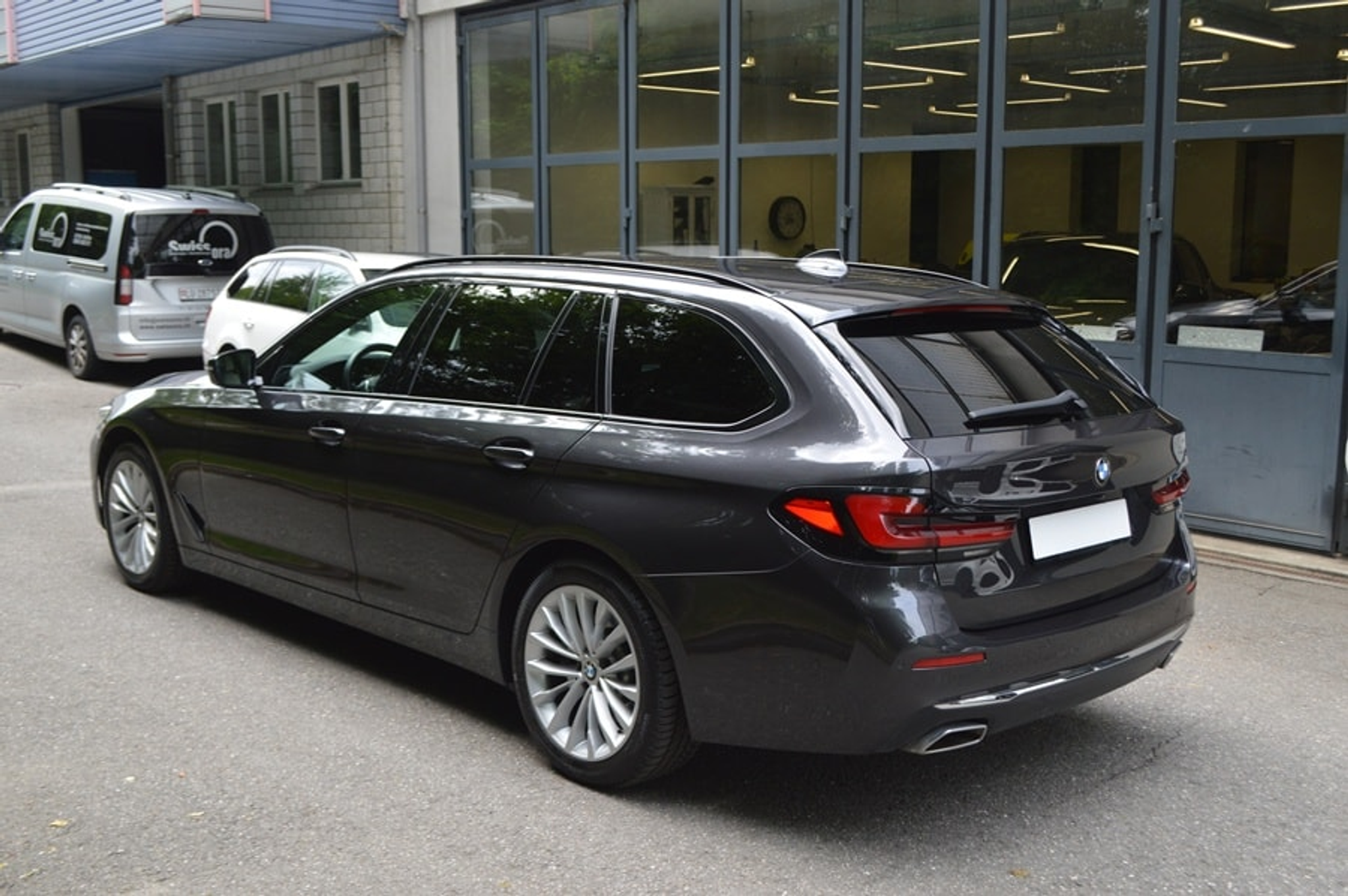 listing desktop thumbnail image 4