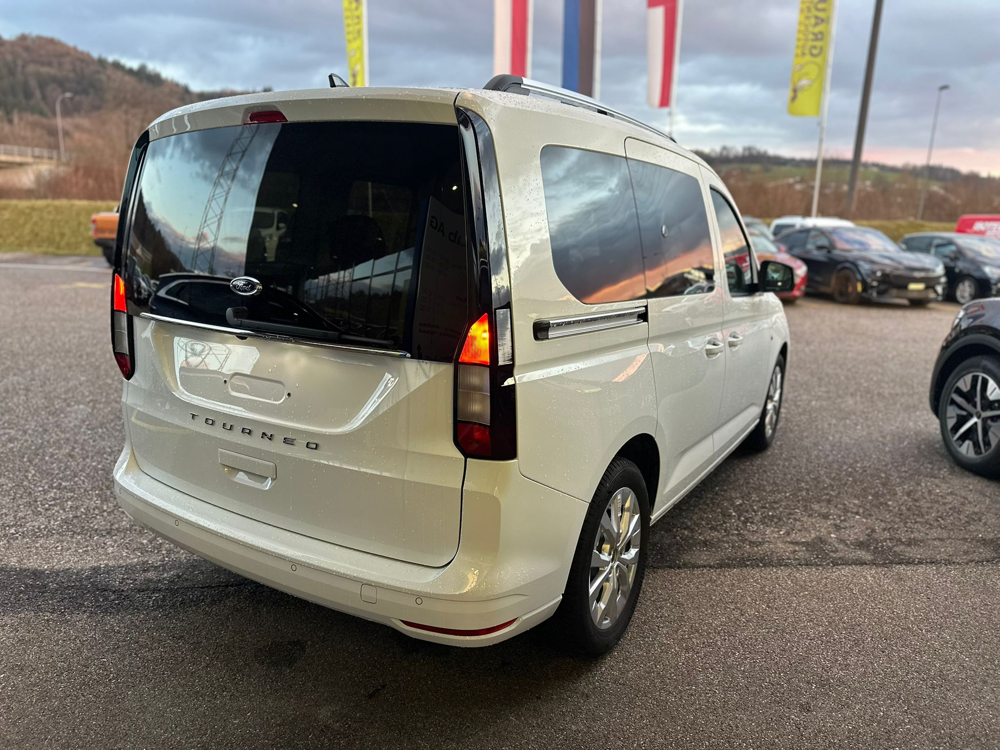 listing desktop thumbnail image 5