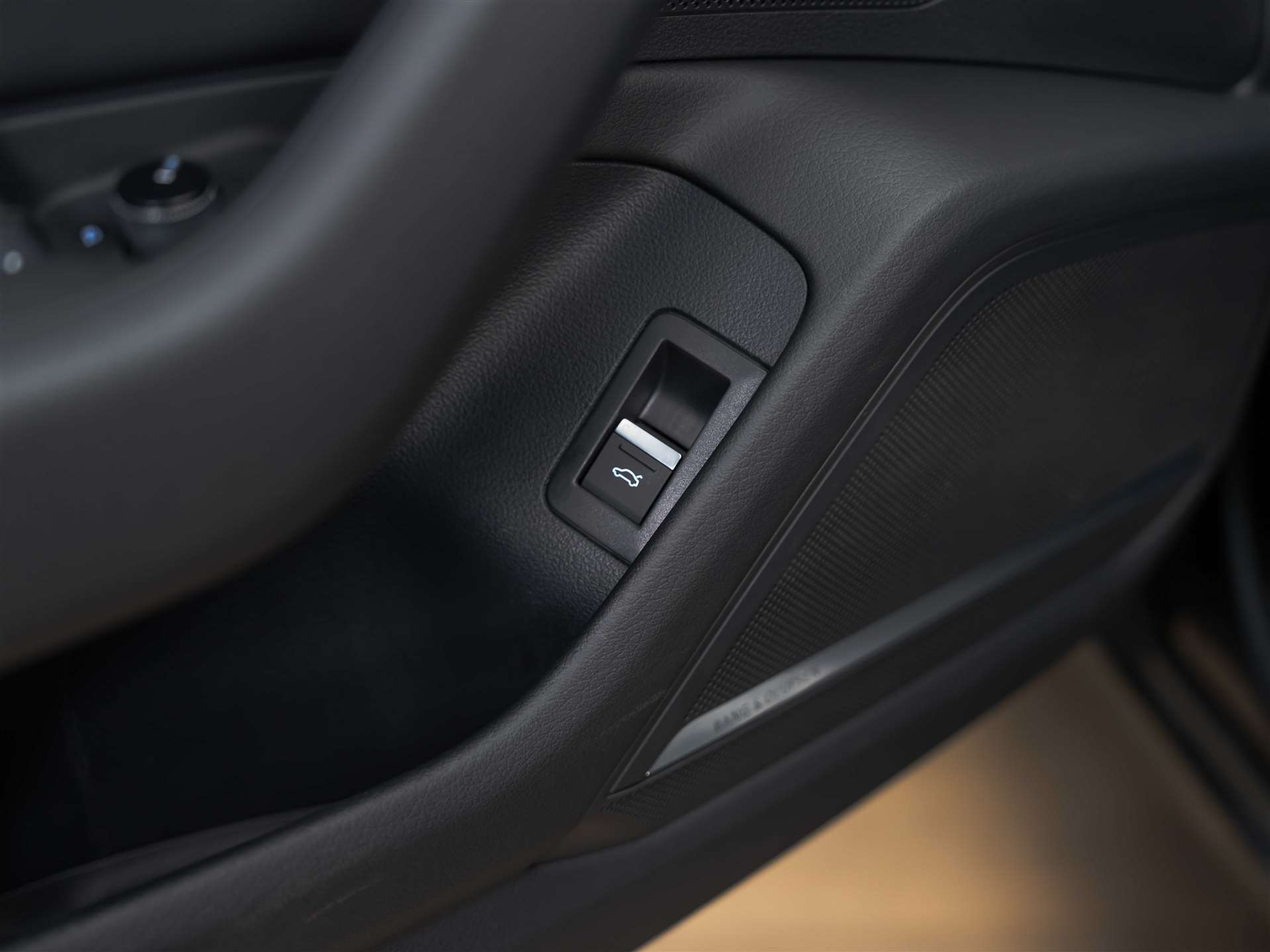 listing desktop thumbnail image 24