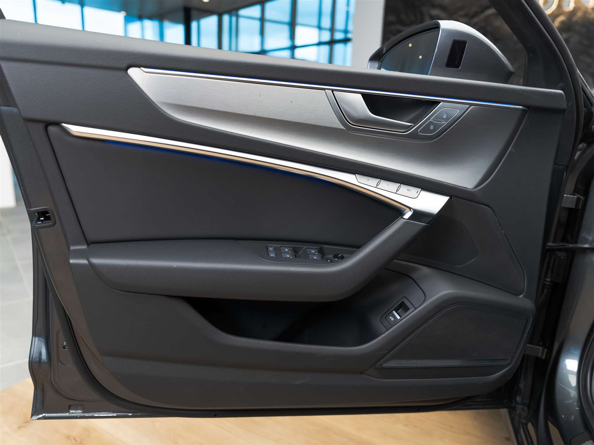 listing desktop thumbnail image 22