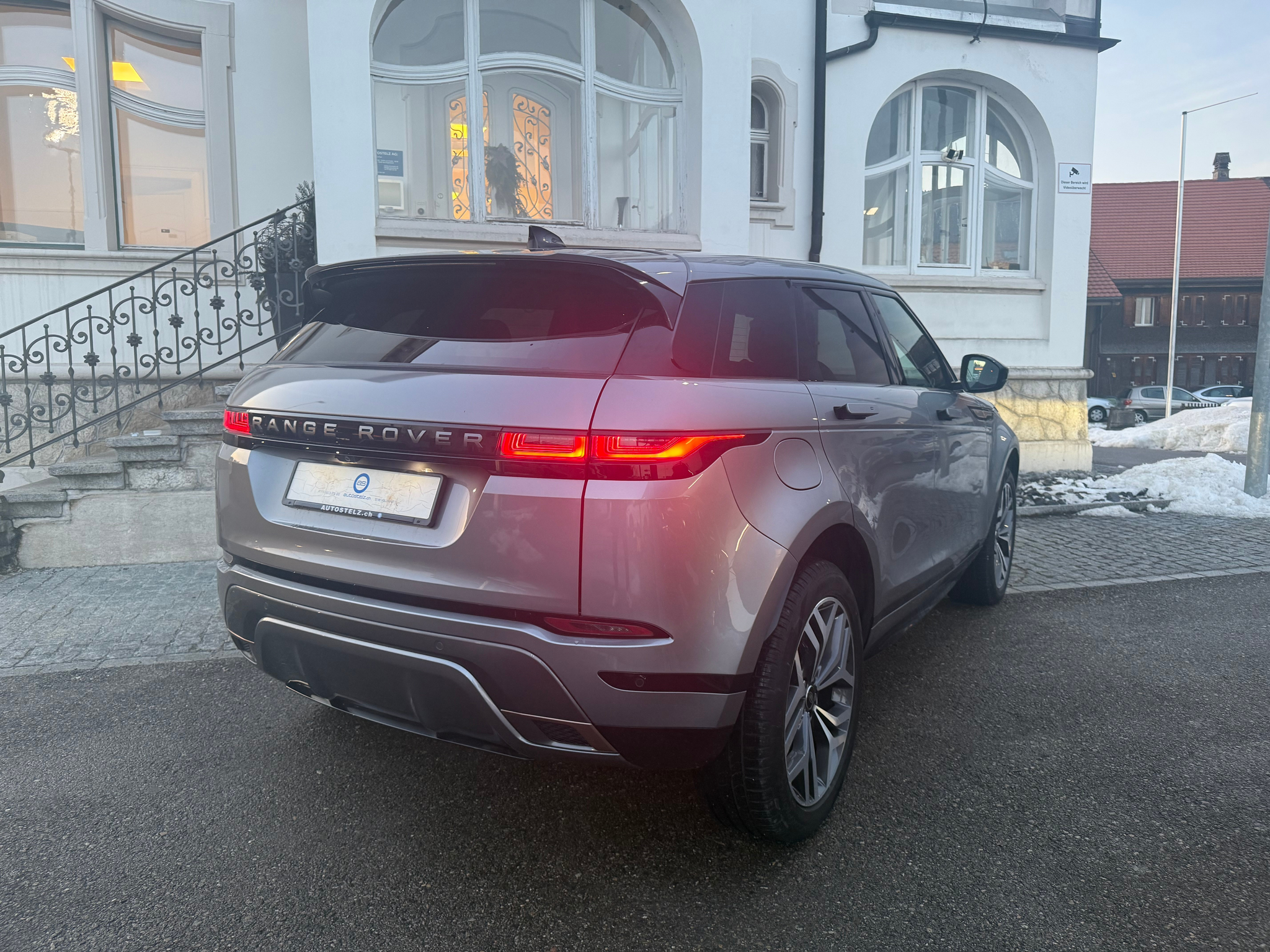 listing desktop thumbnail image 4