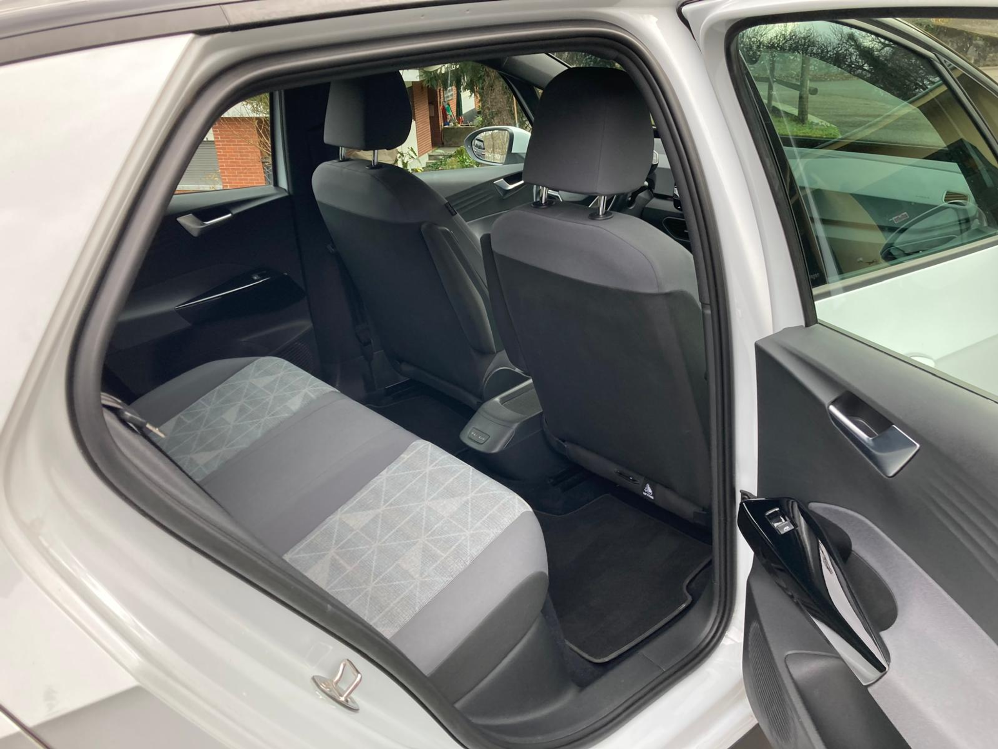 listing desktop thumbnail image 11