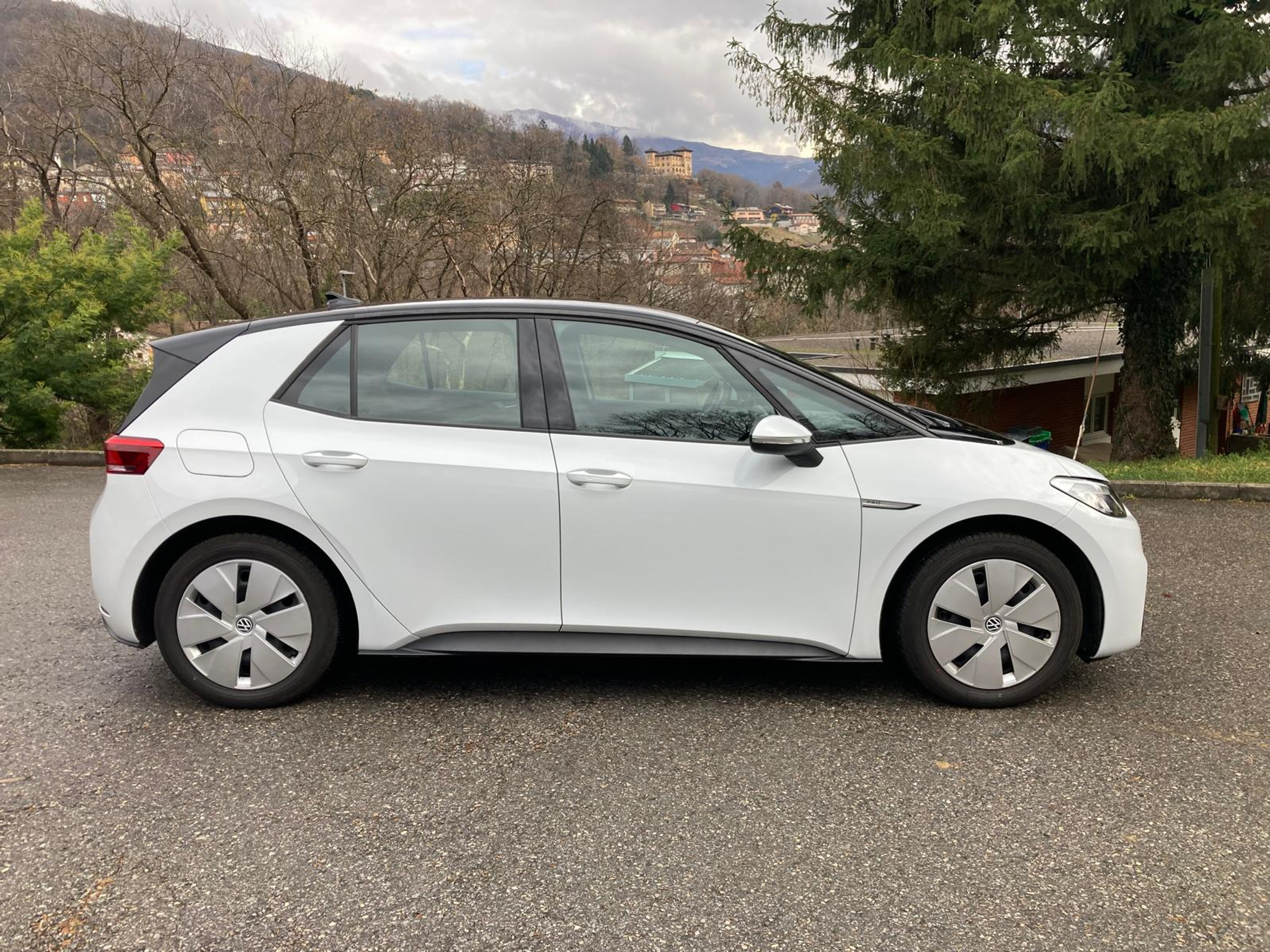 listing desktop thumbnail image 7