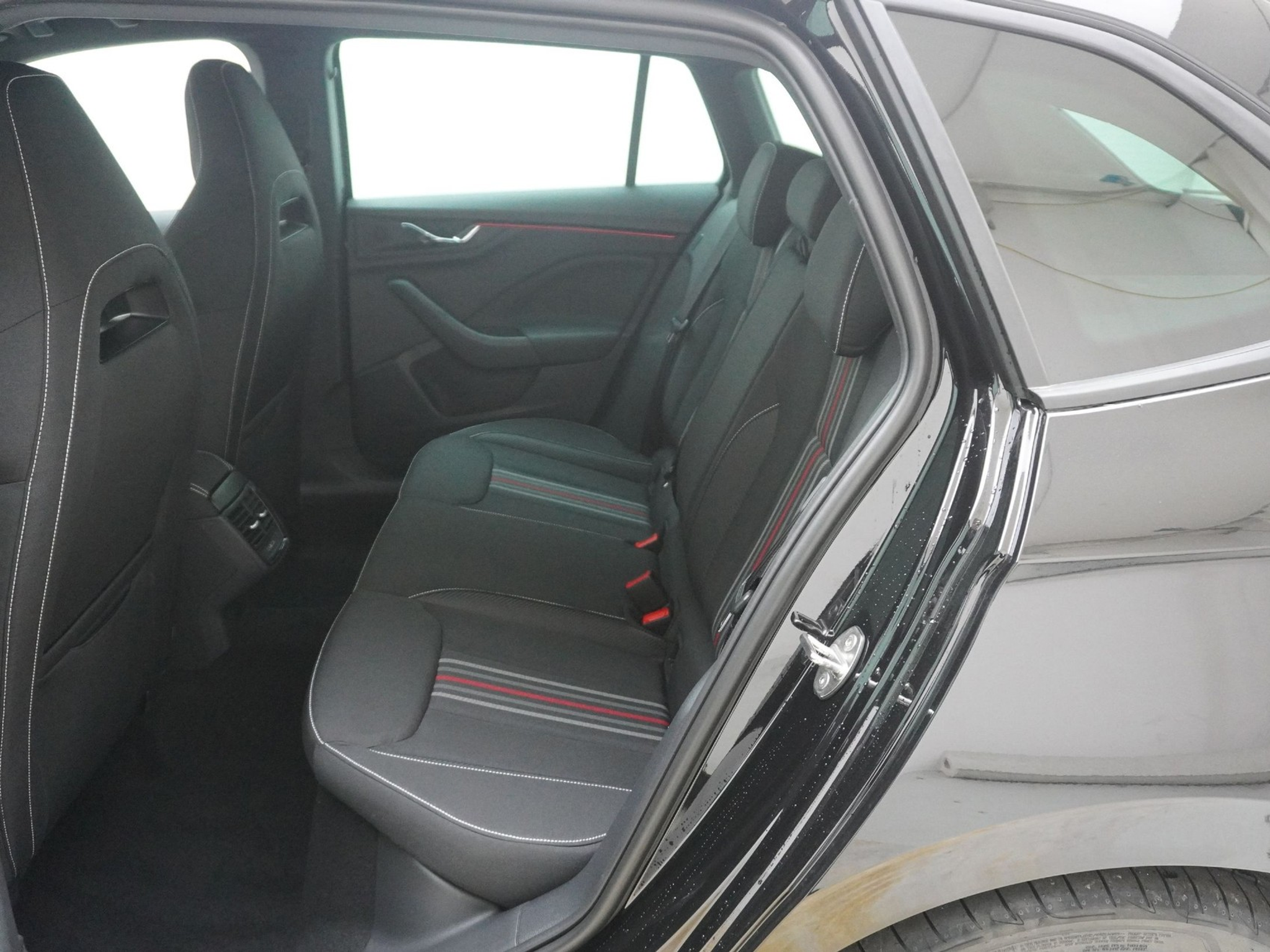 listing desktop thumbnail image 14