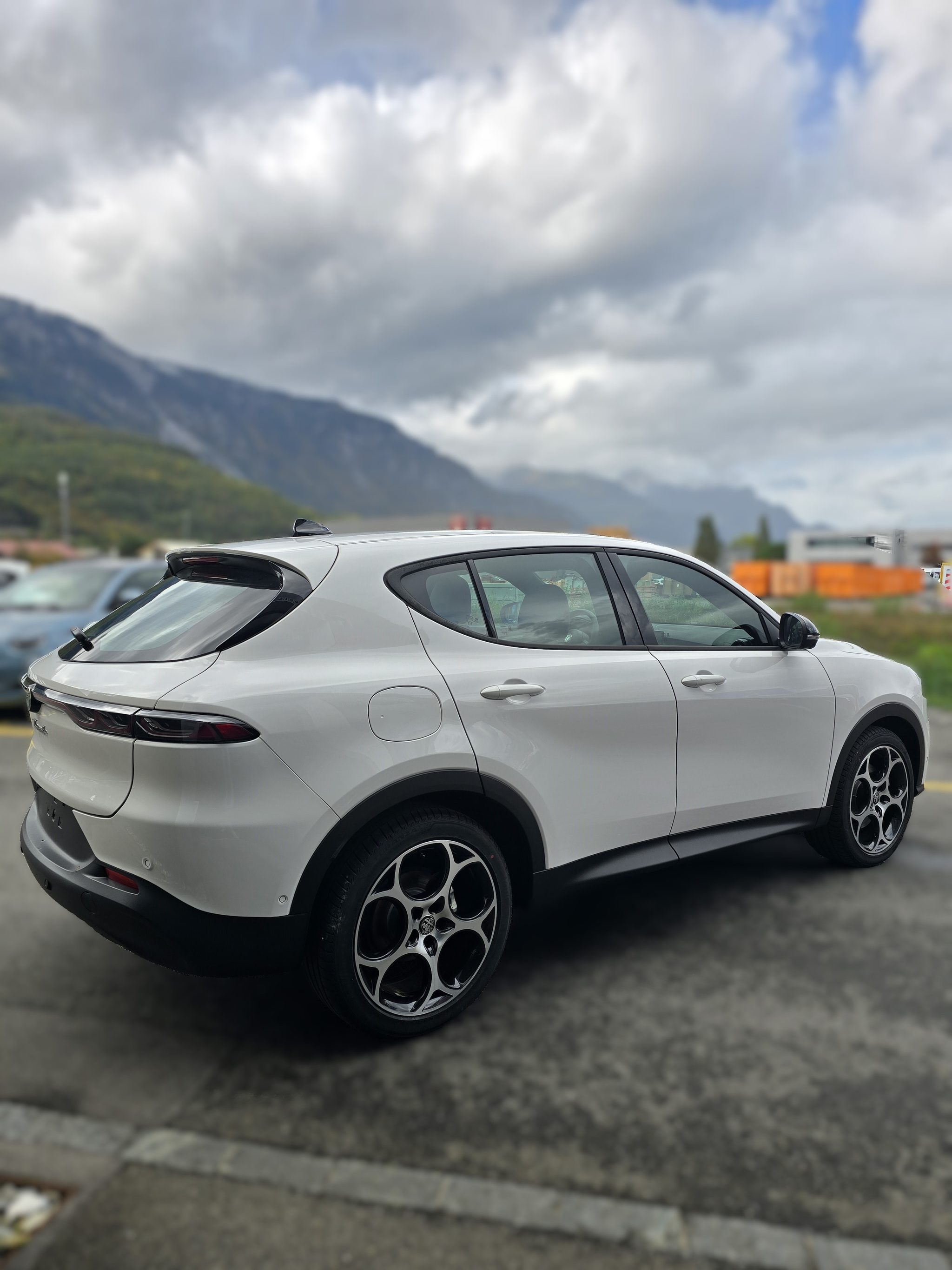 listing desktop thumbnail image 5