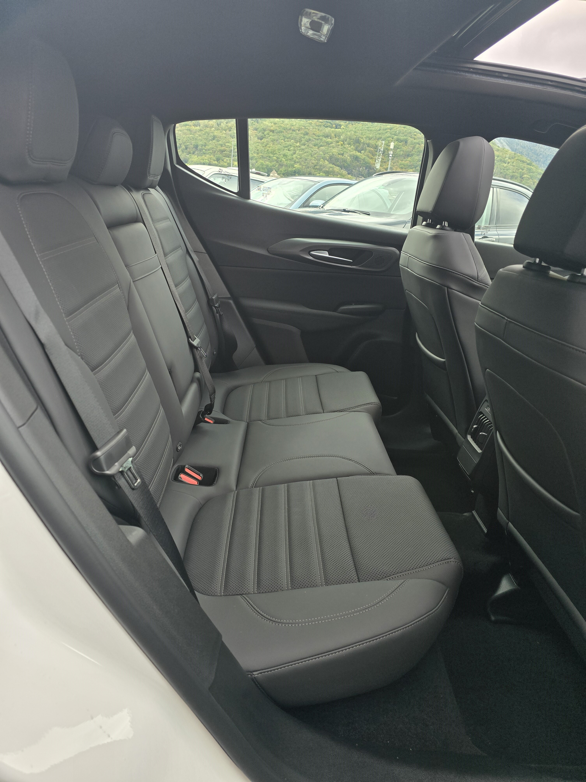 listing desktop thumbnail image 13