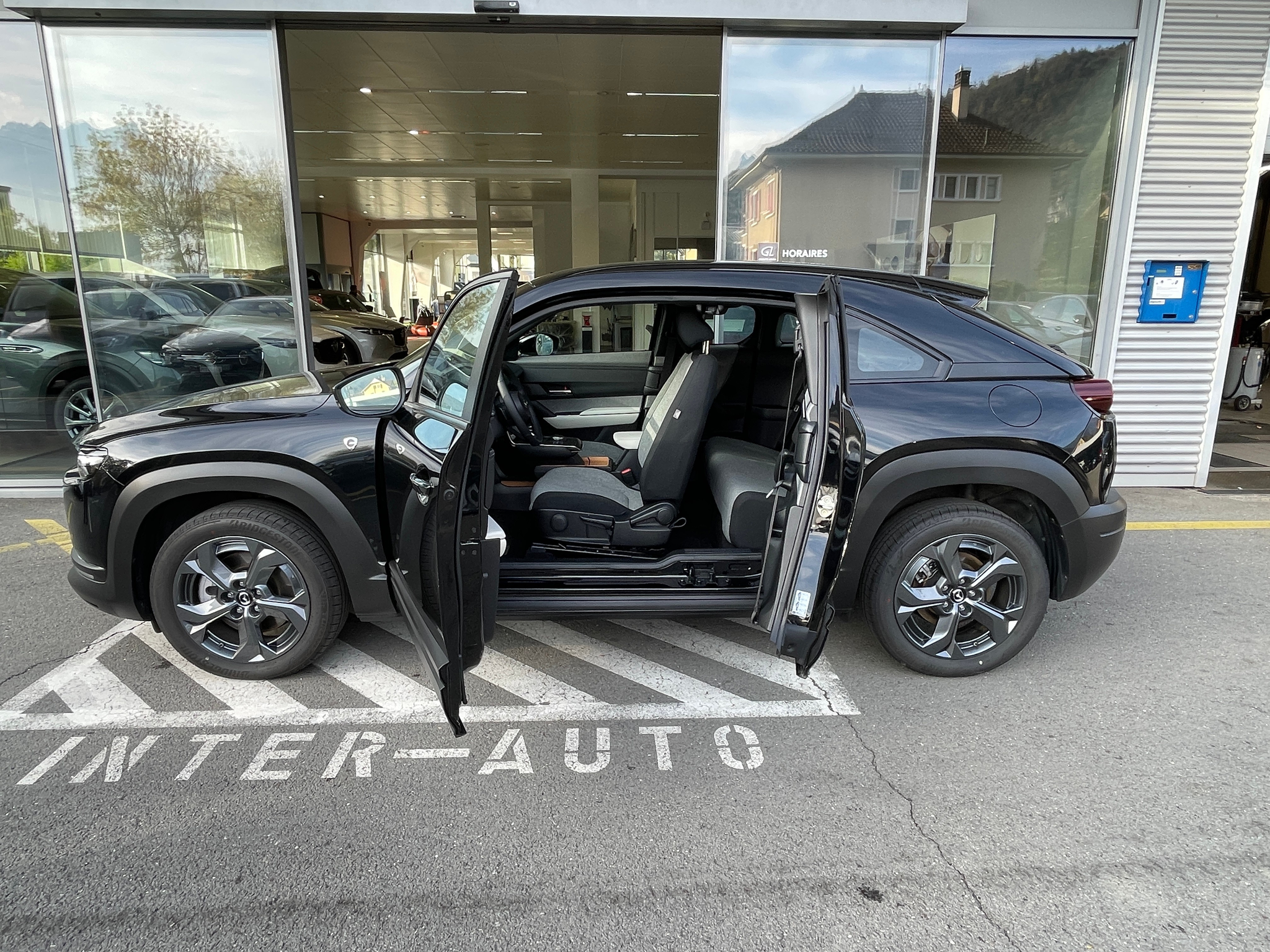 listing desktop thumbnail image 4