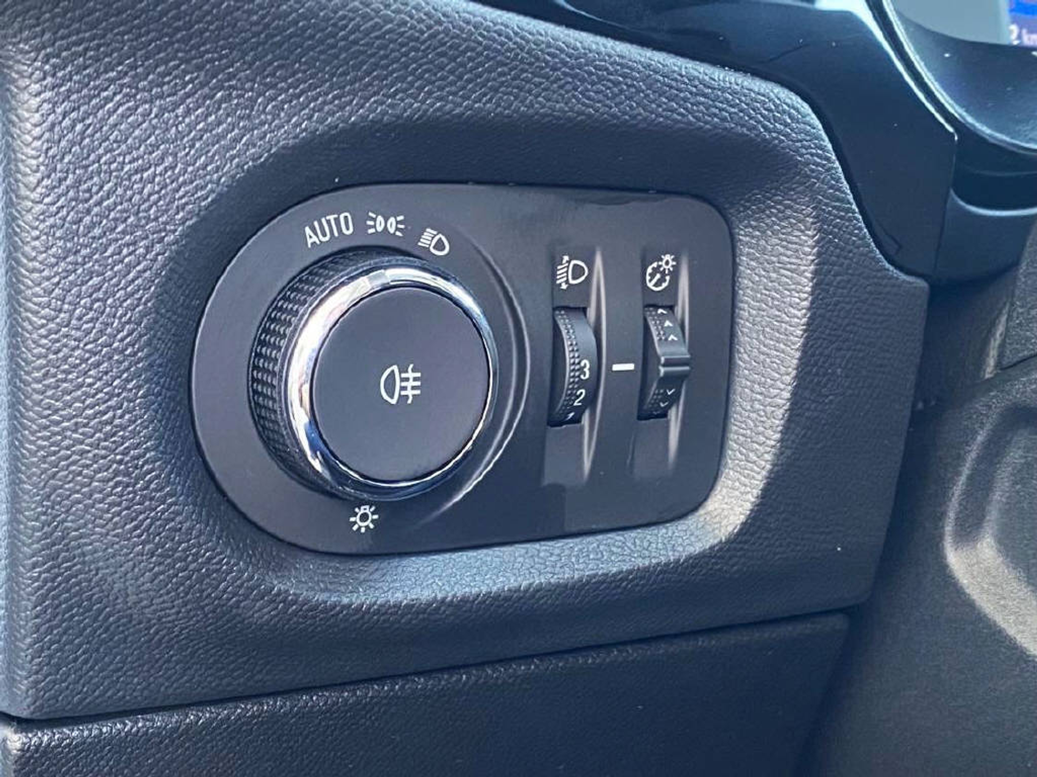 listing desktop thumbnail image 11