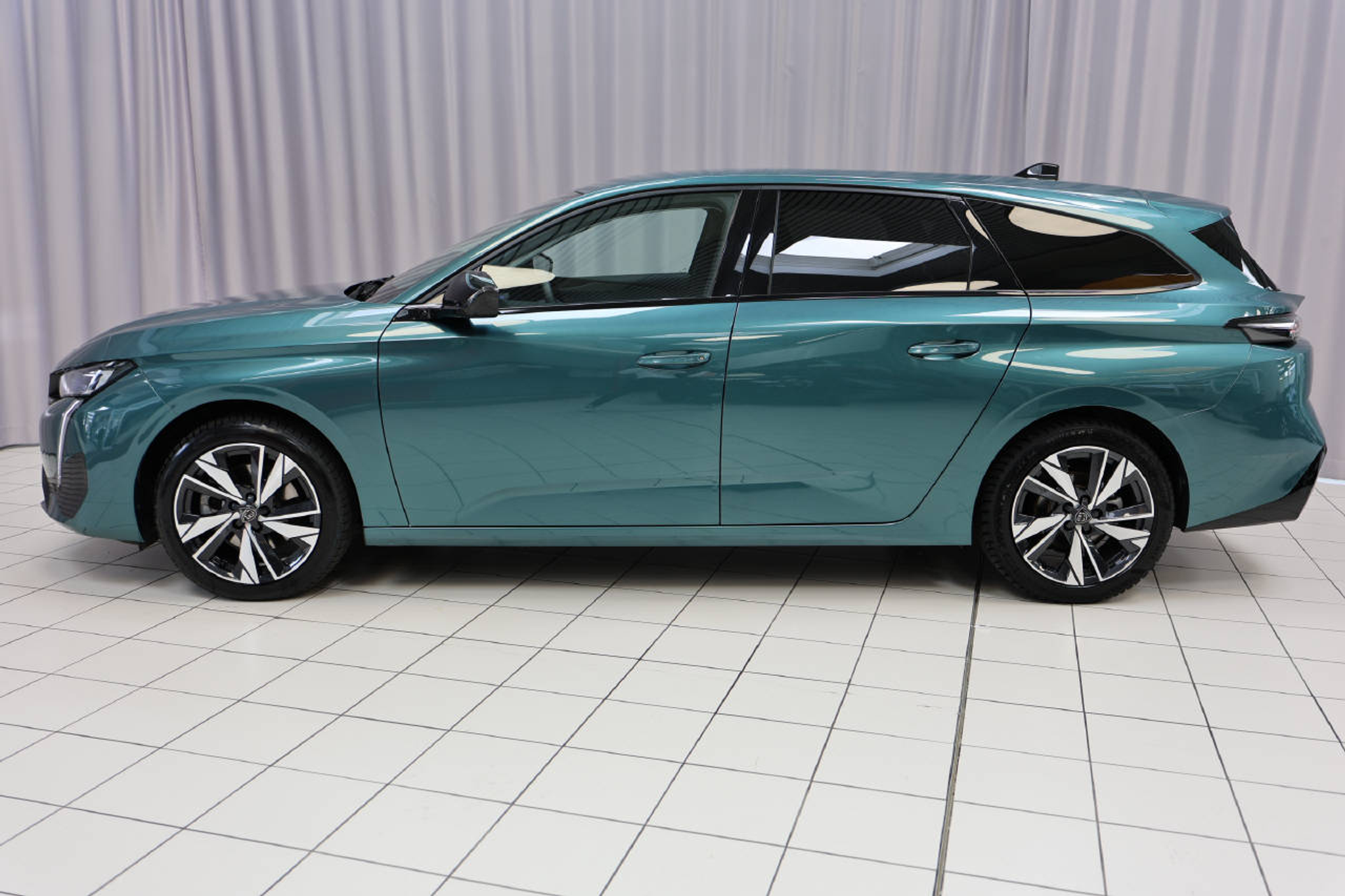 listing desktop thumbnail image 3