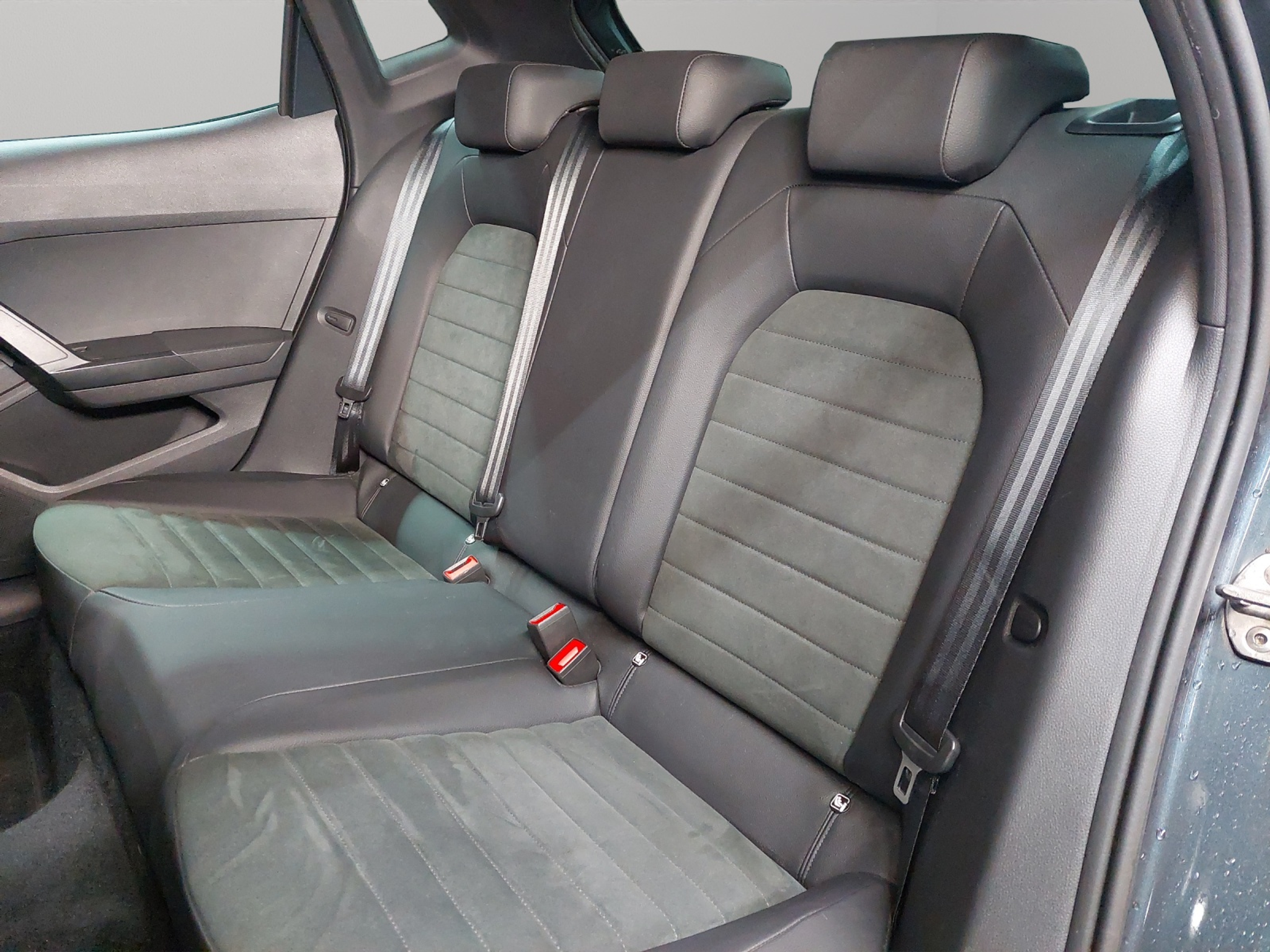 listing desktop thumbnail image 7