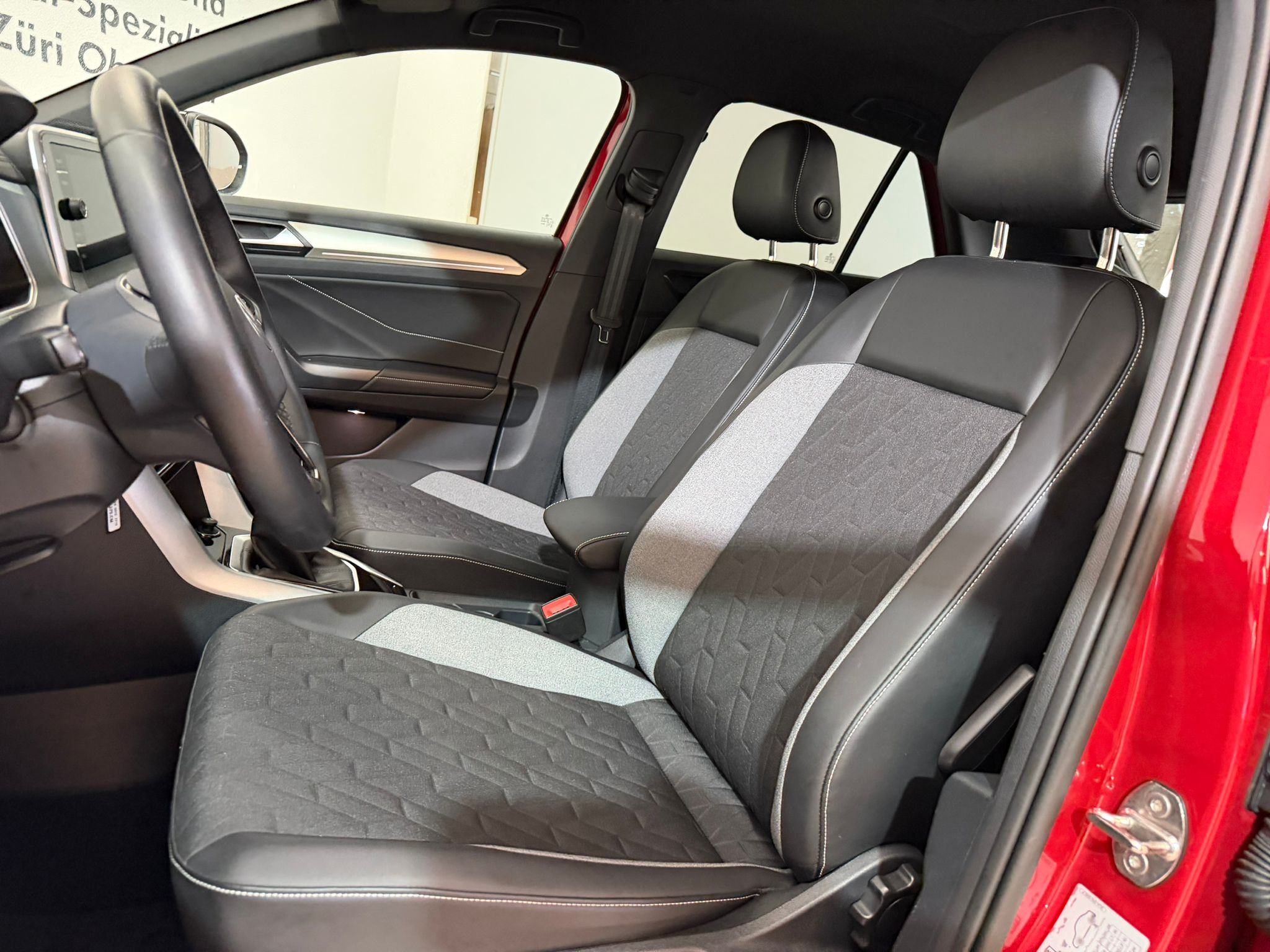 listing desktop thumbnail image 8