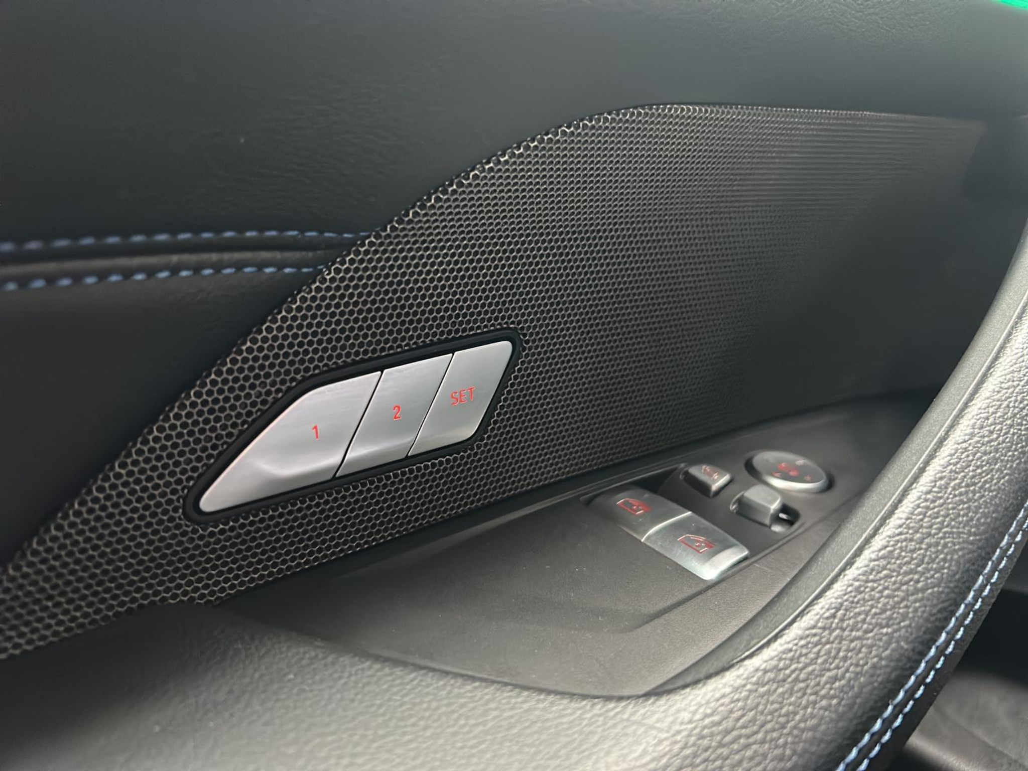 listing desktop thumbnail image 24