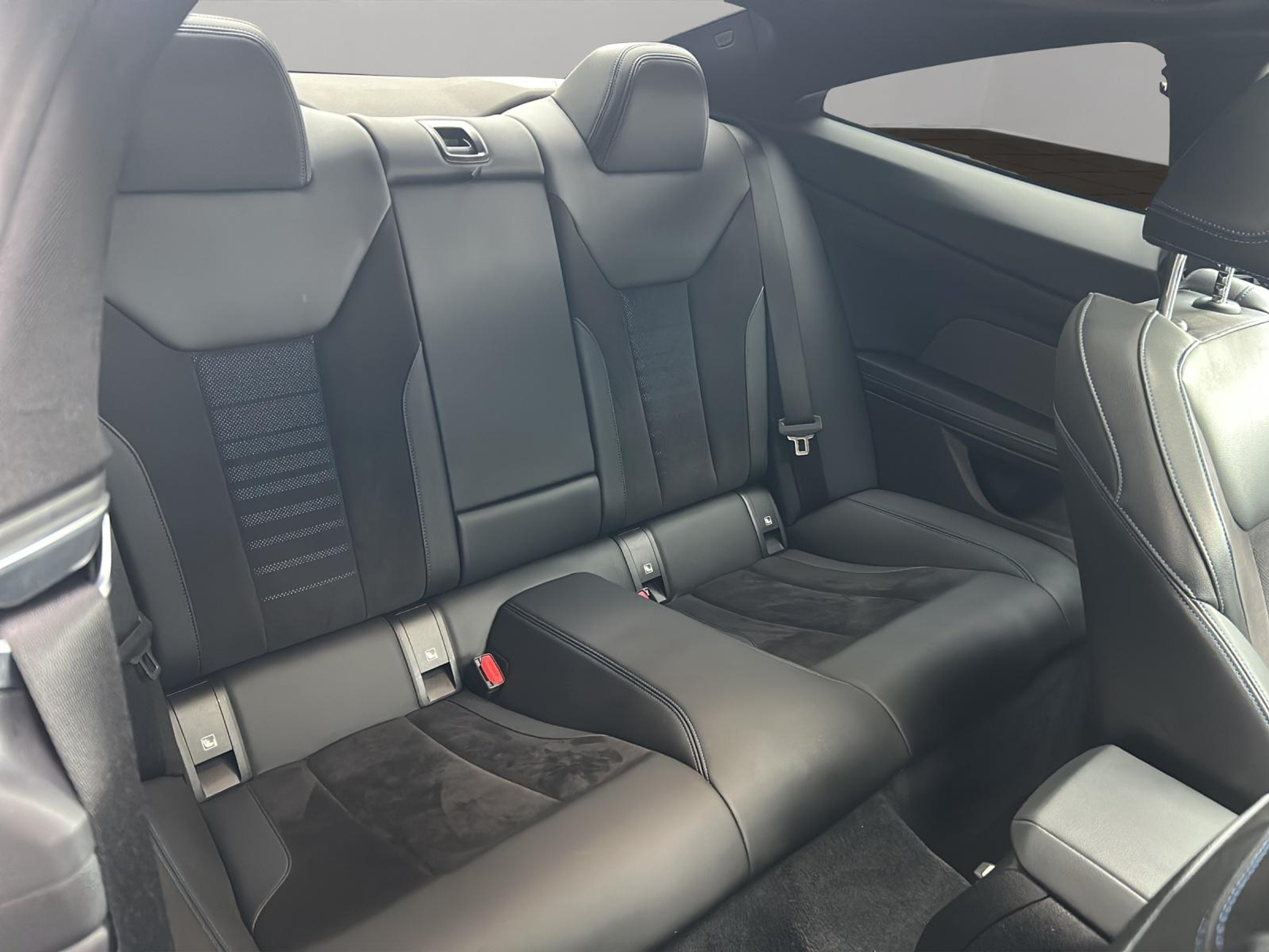 listing desktop thumbnail image 11