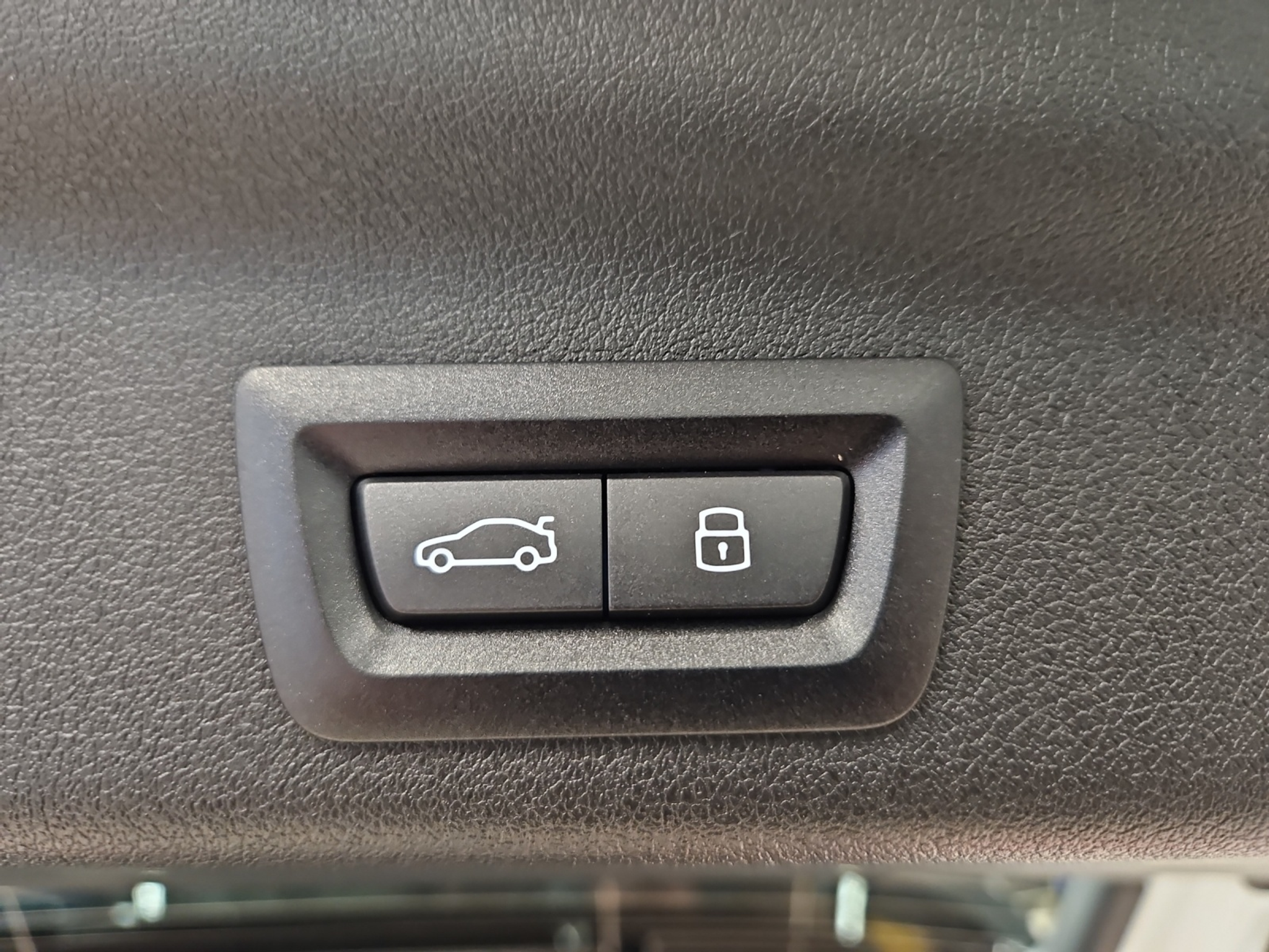 listing desktop thumbnail image 15