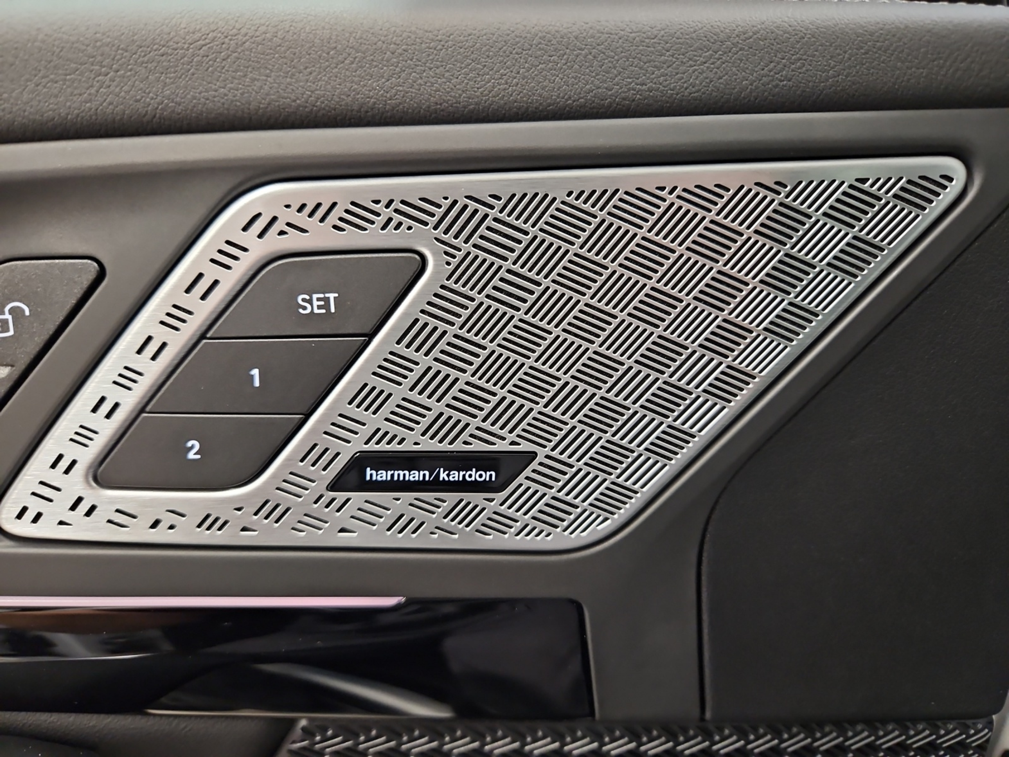 listing desktop thumbnail image 16