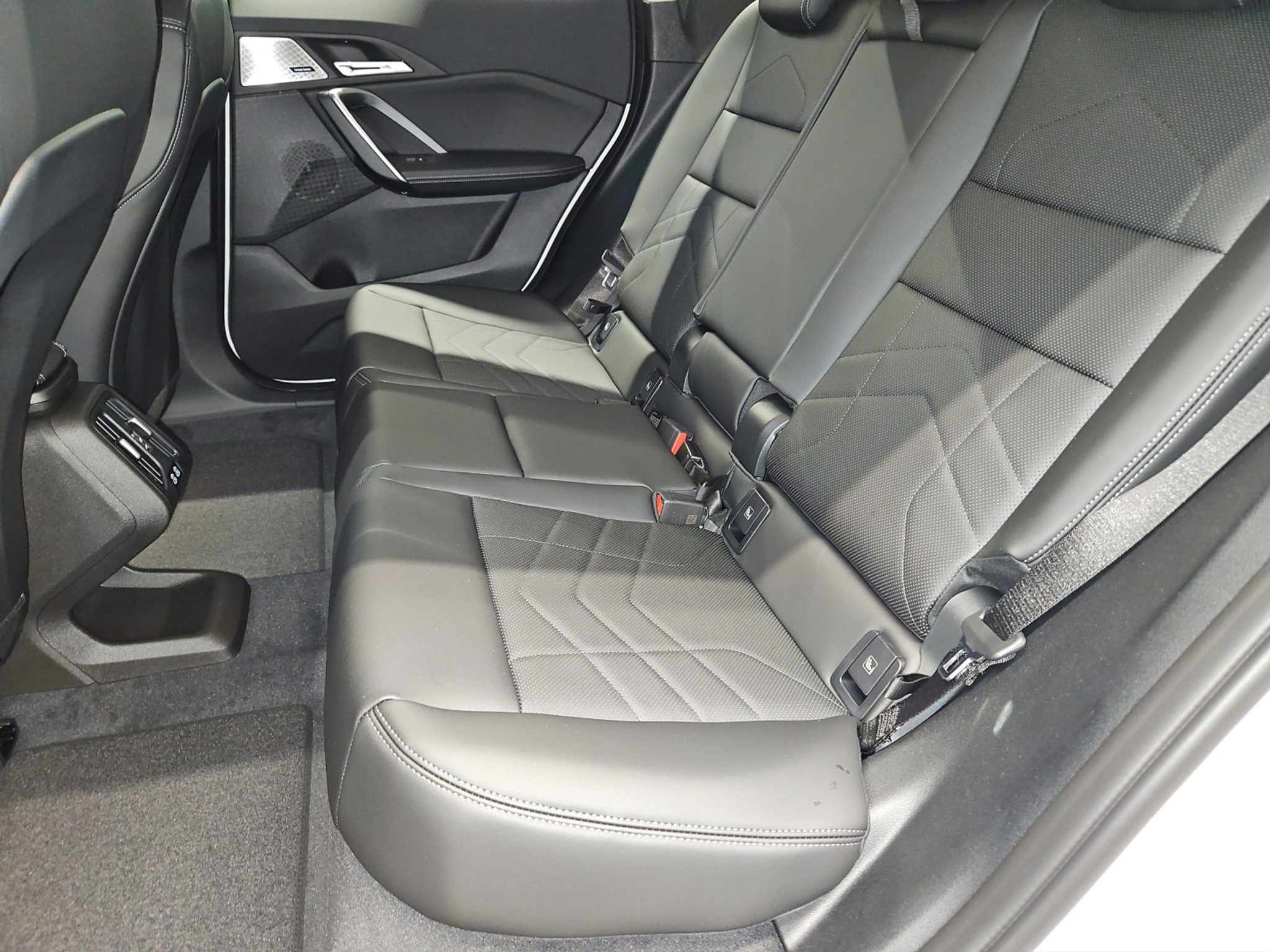 listing desktop thumbnail image 10