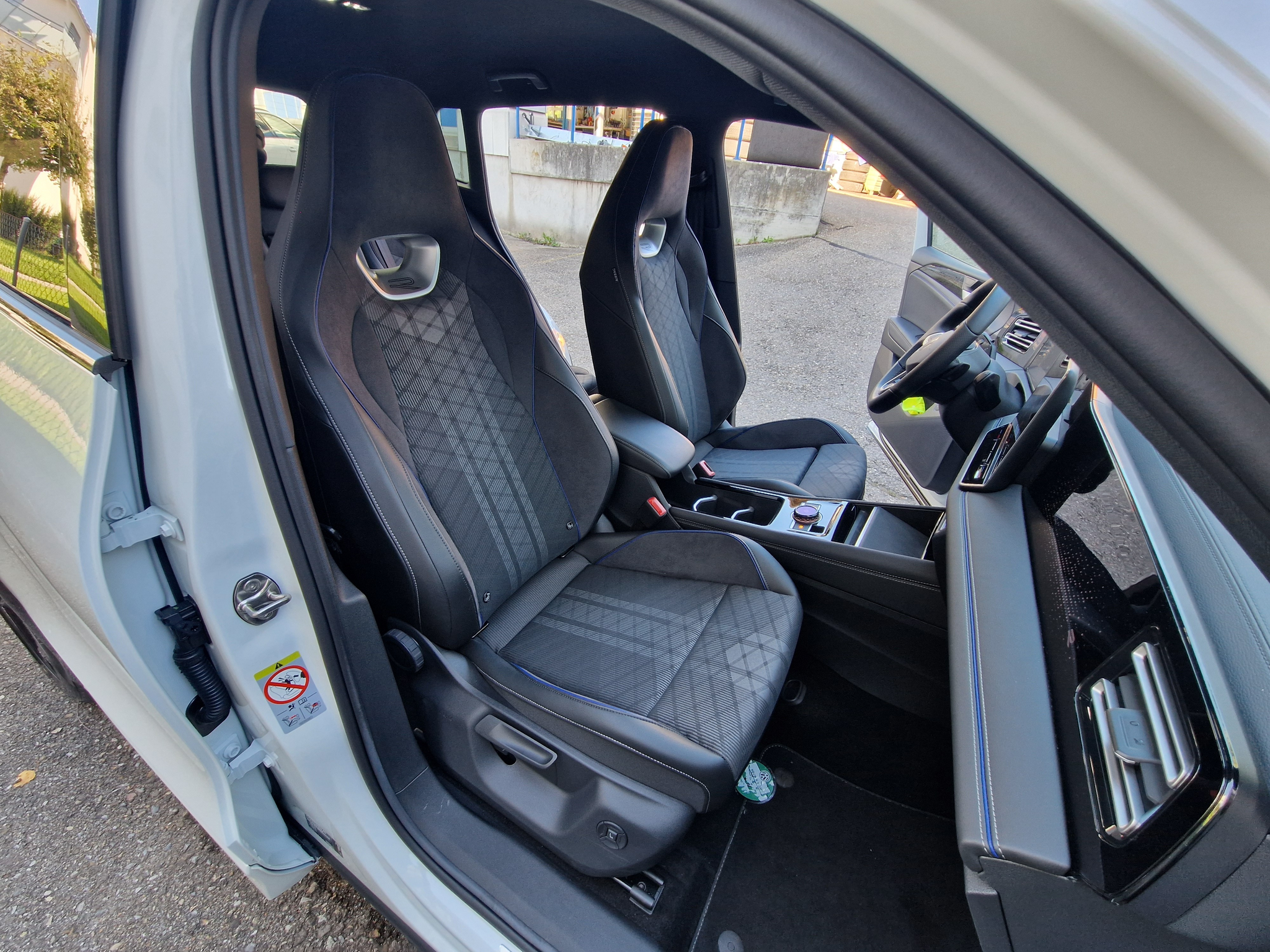 listing desktop thumbnail image 13