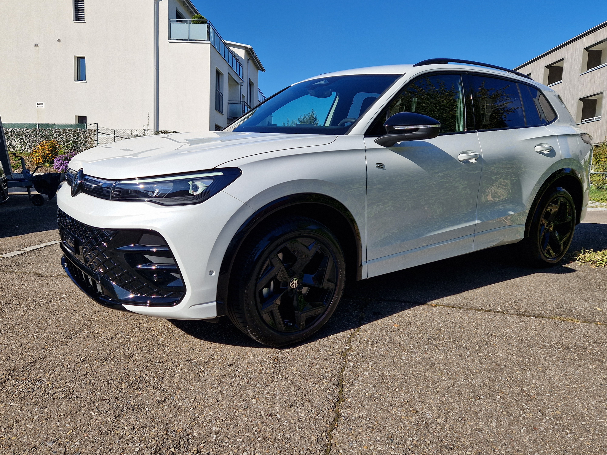 listing desktop thumbnail image 2