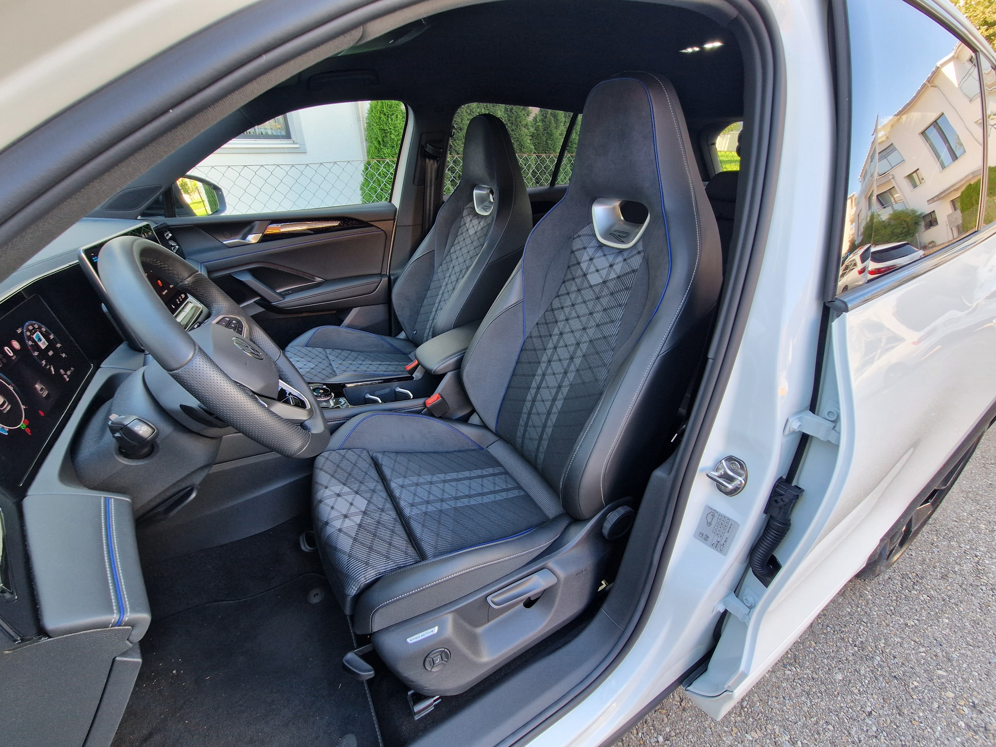 listing desktop thumbnail image 12