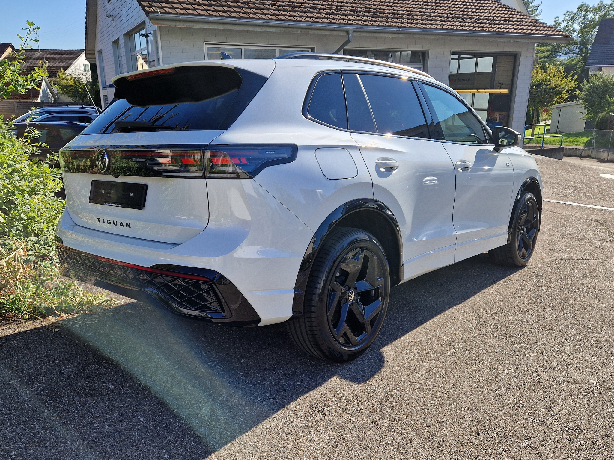 listing desktop thumbnail image 4