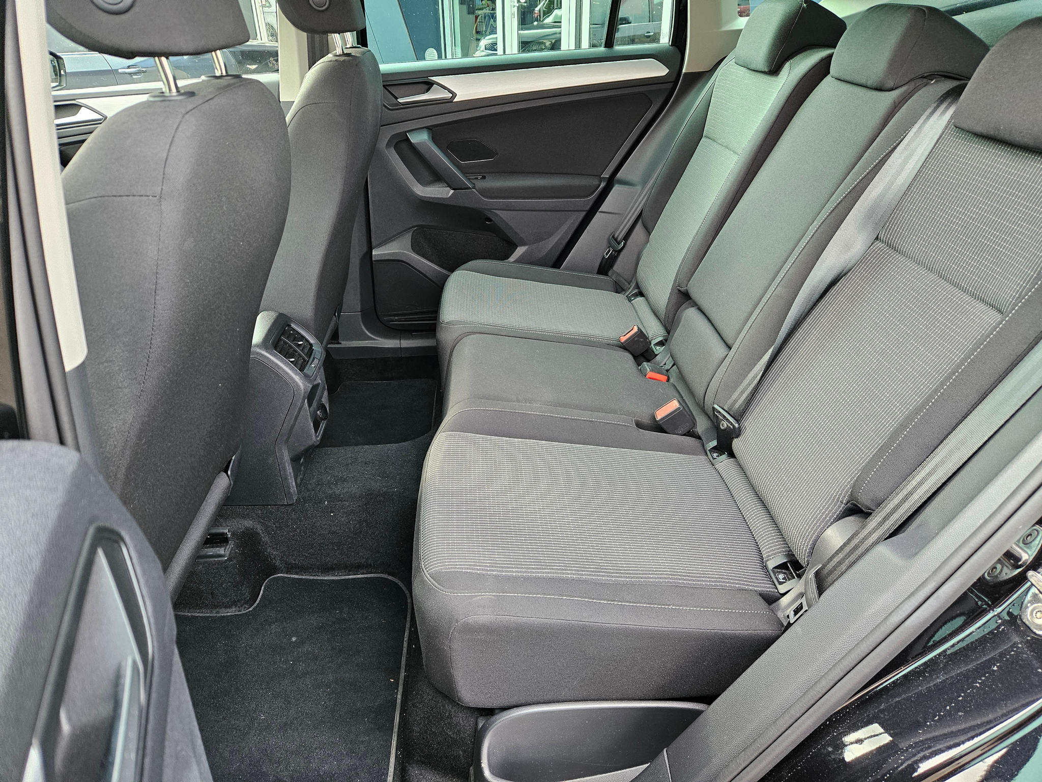 listing desktop thumbnail image 12