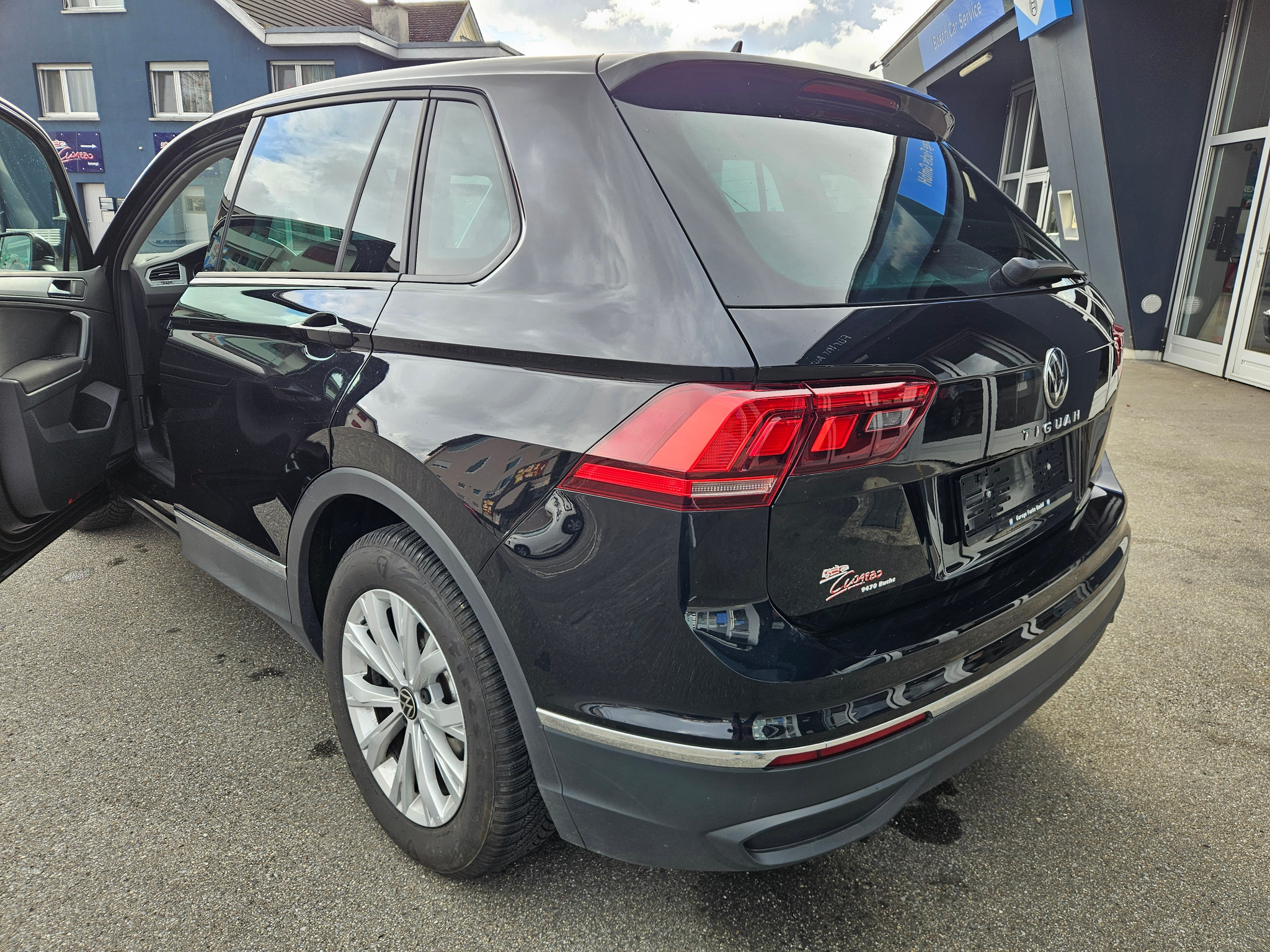 listing desktop thumbnail image 6