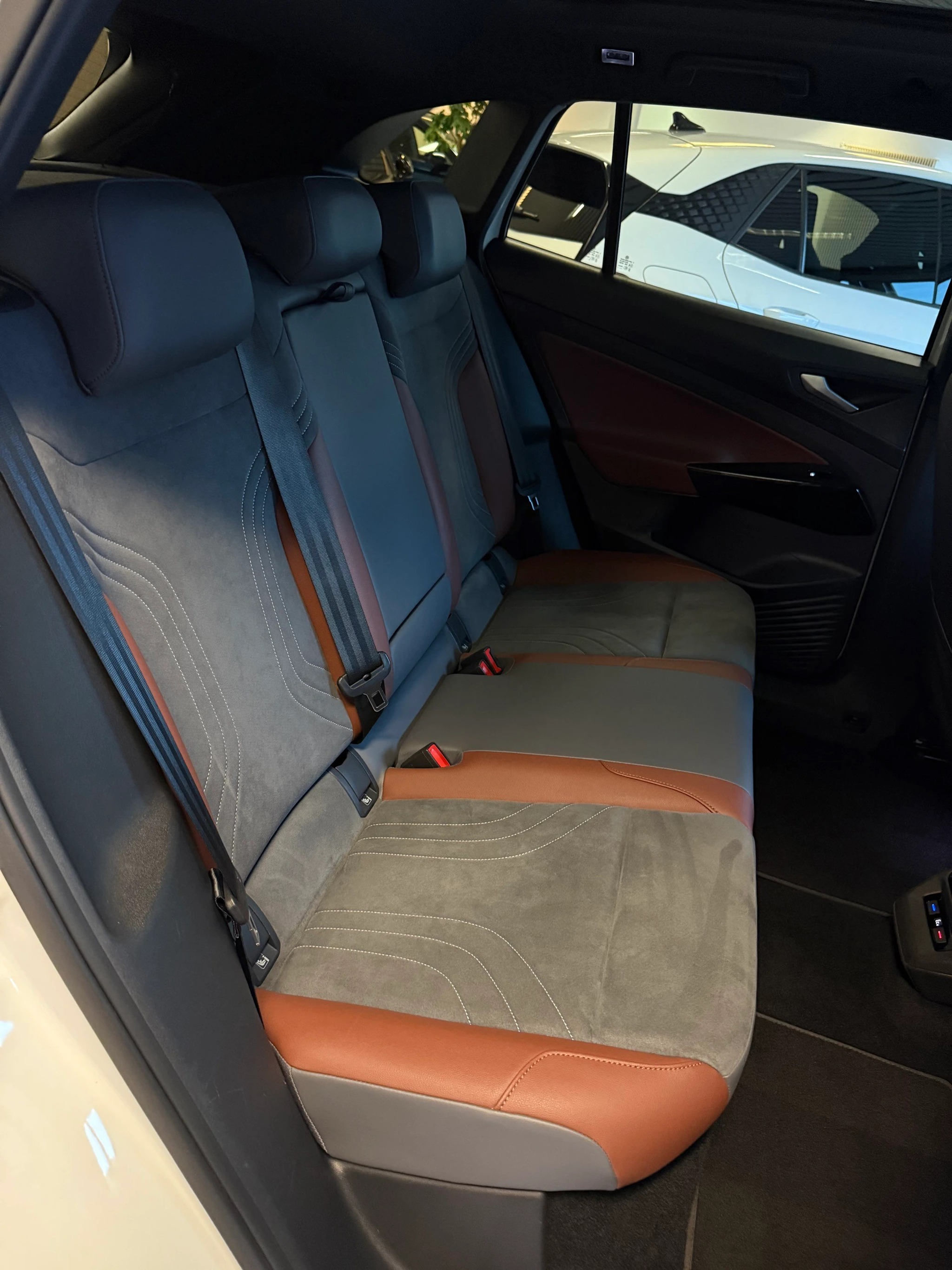 listing desktop thumbnail image 11