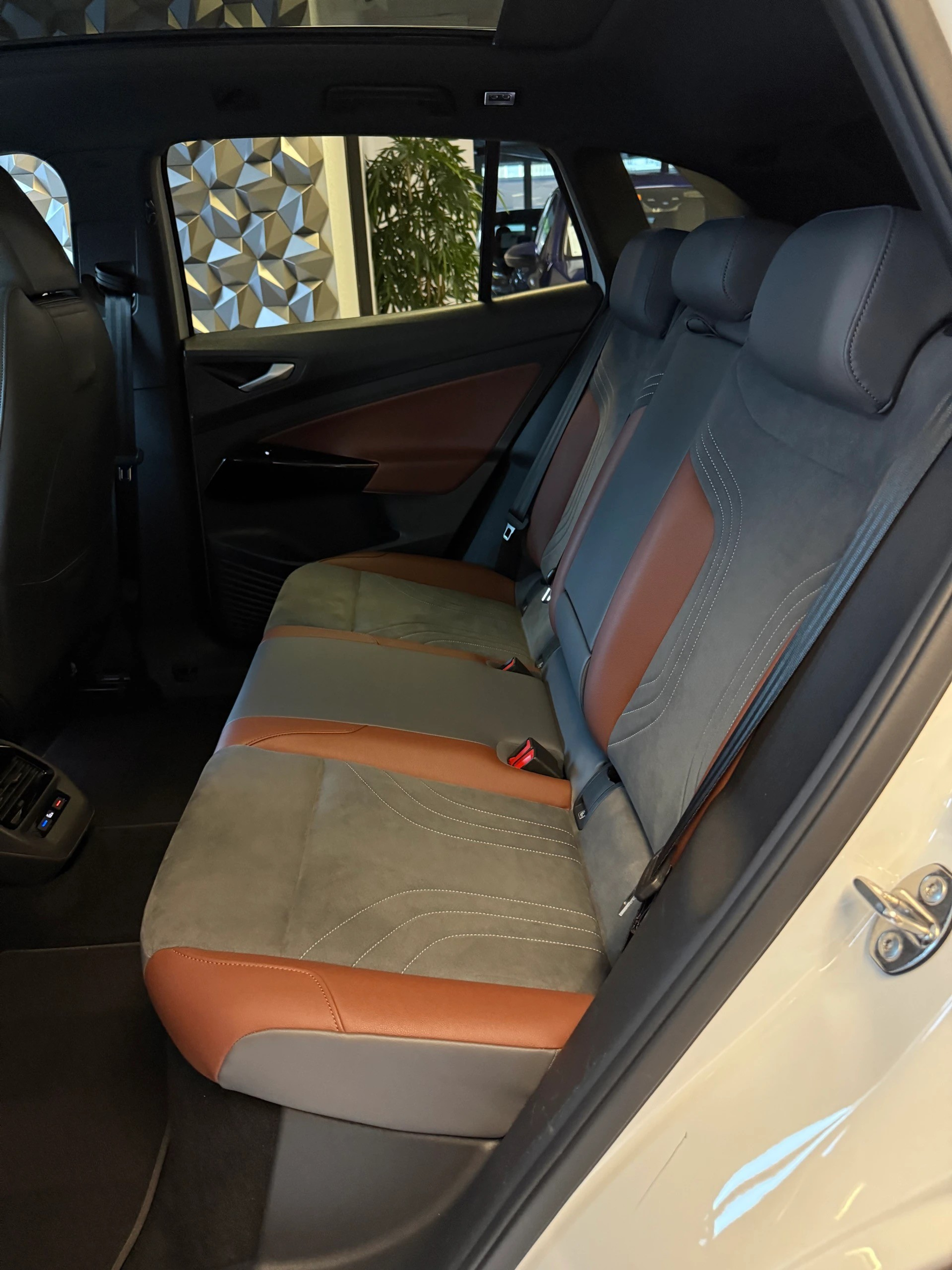 listing desktop thumbnail image 8