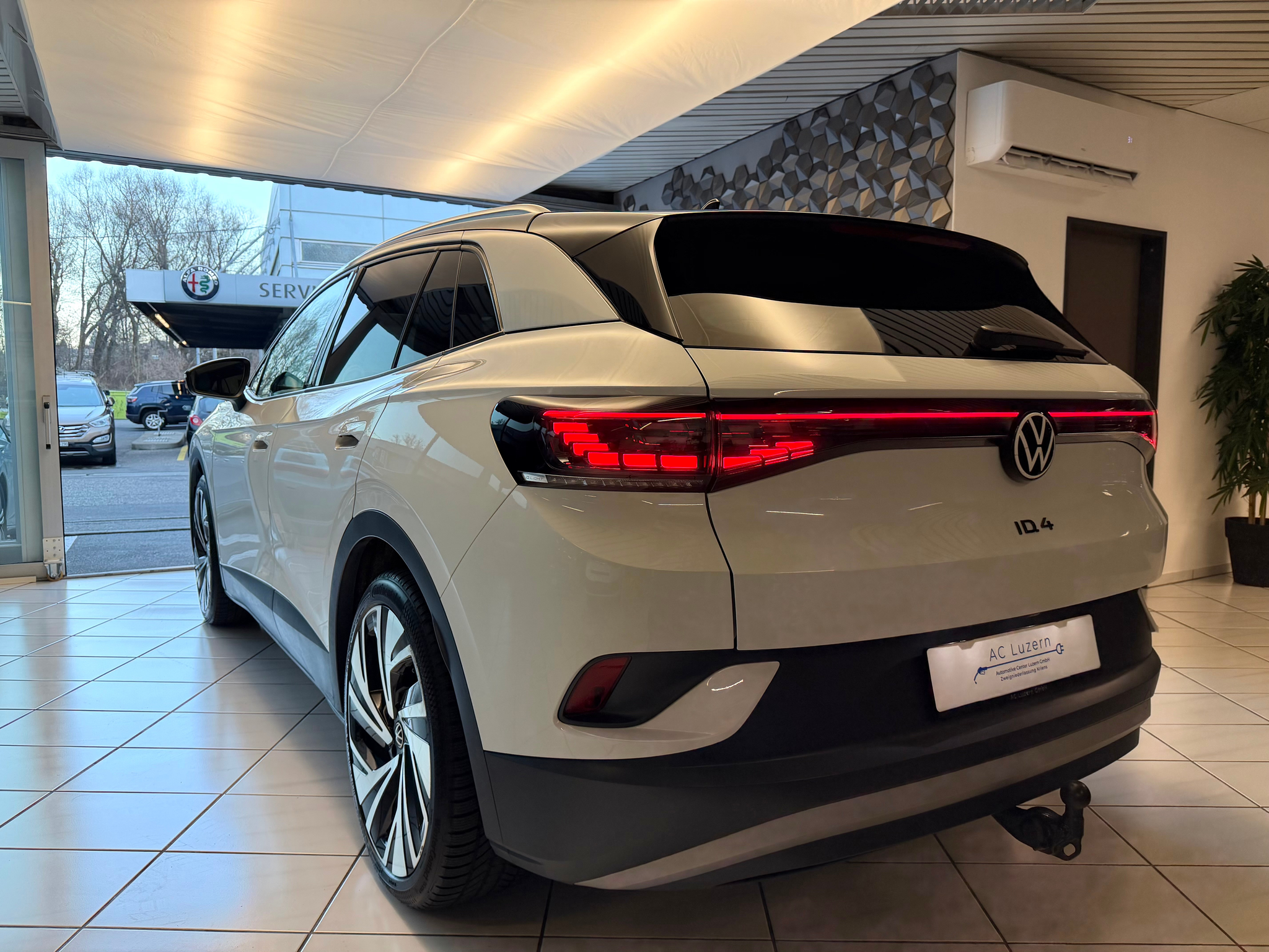 listing desktop thumbnail image 2