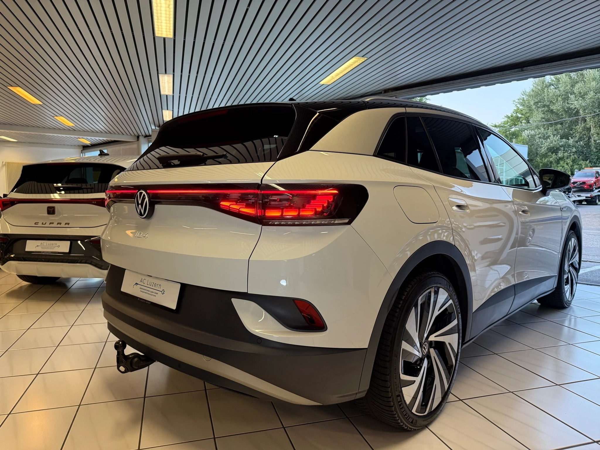 listing desktop thumbnail image 3