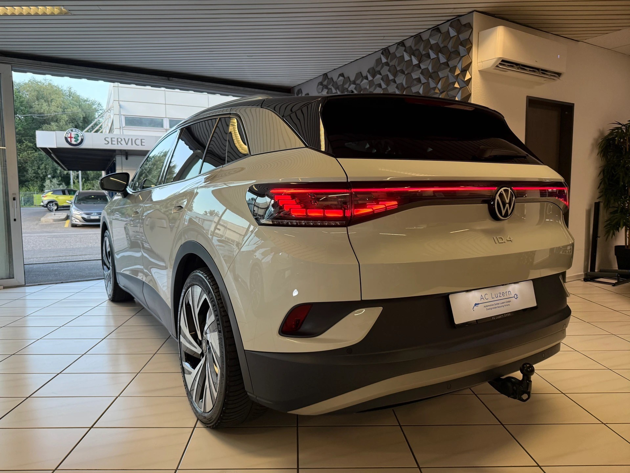 listing desktop thumbnail image 2