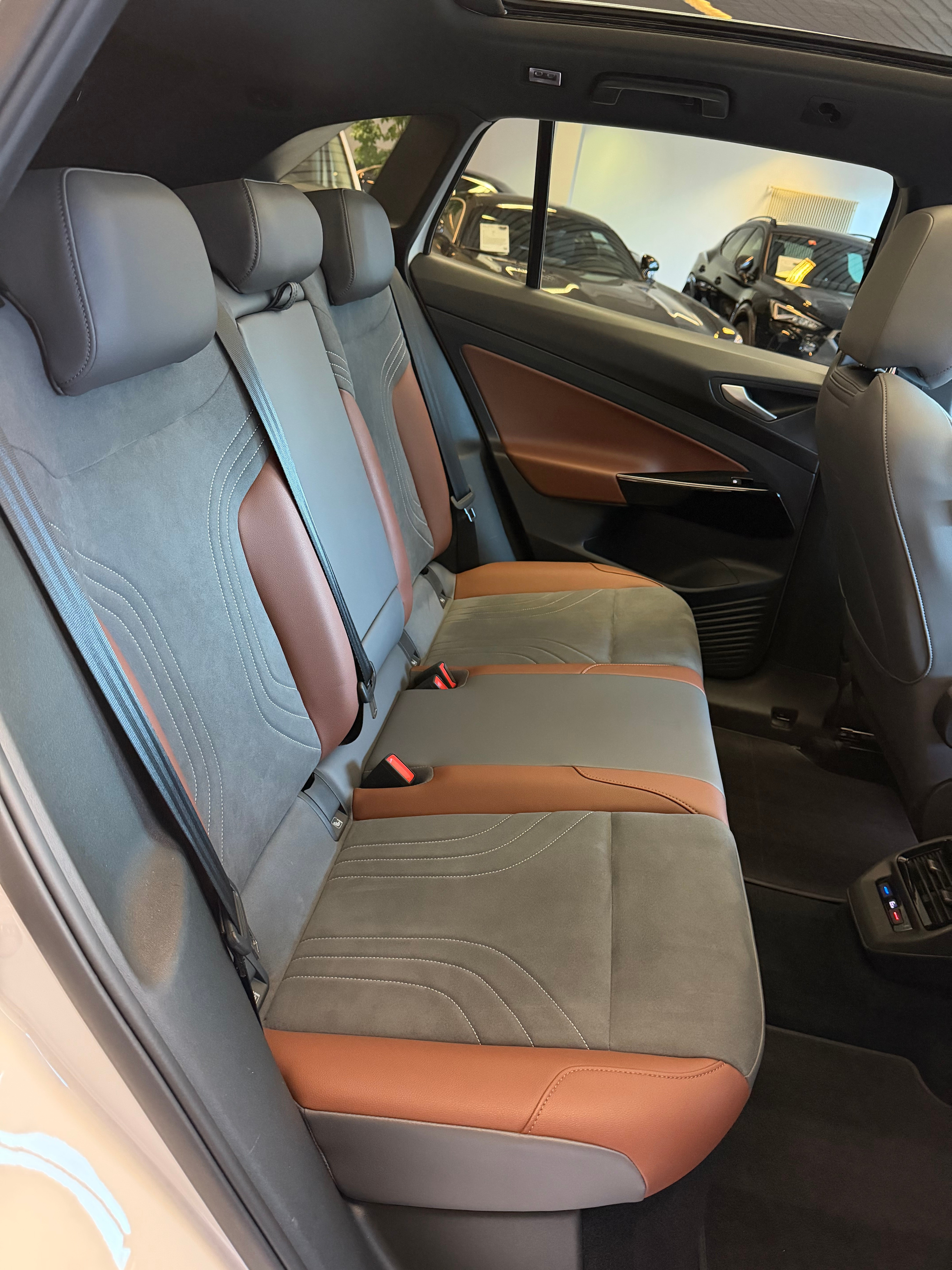 listing desktop thumbnail image 11