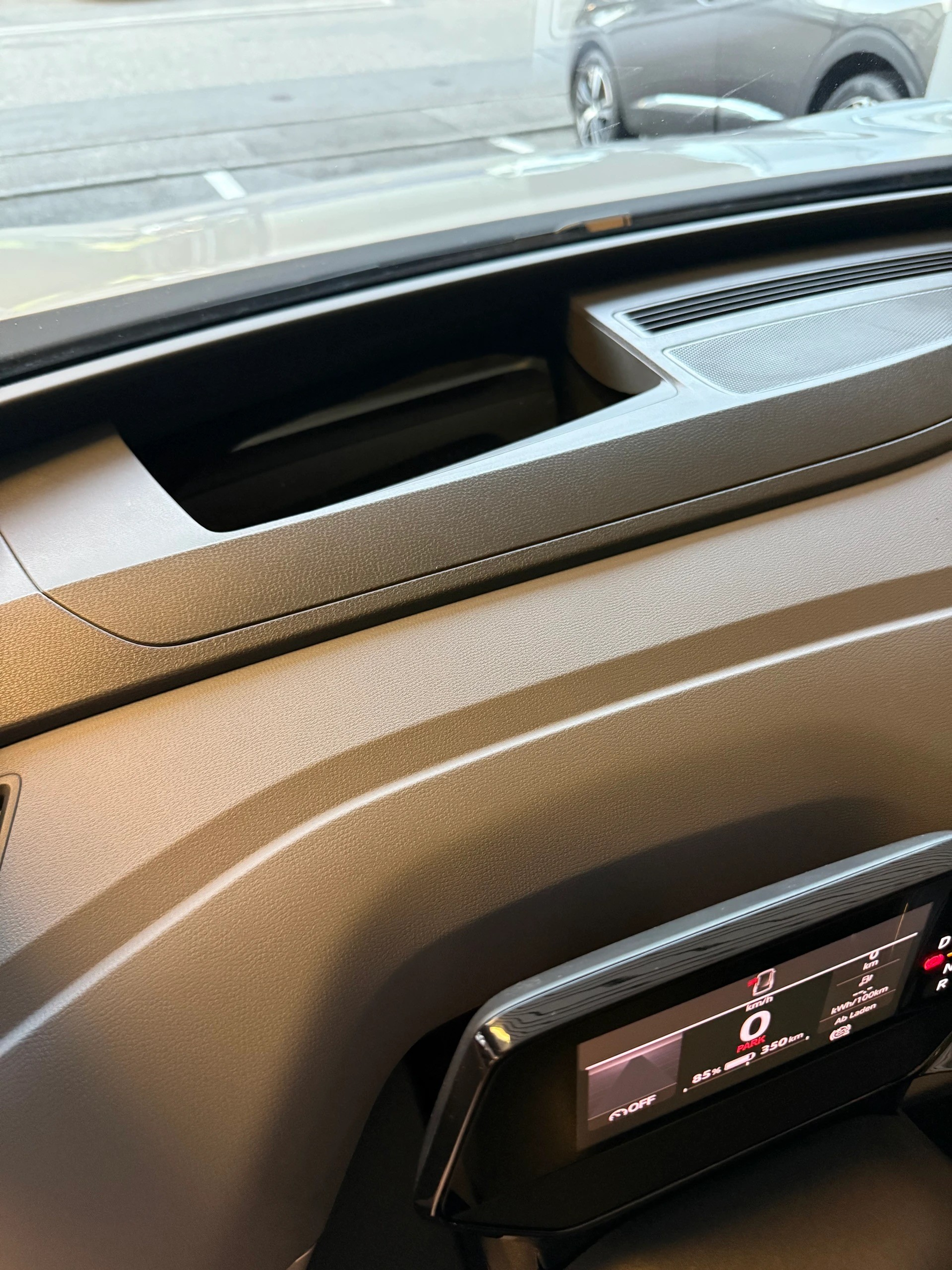 listing desktop thumbnail image 15