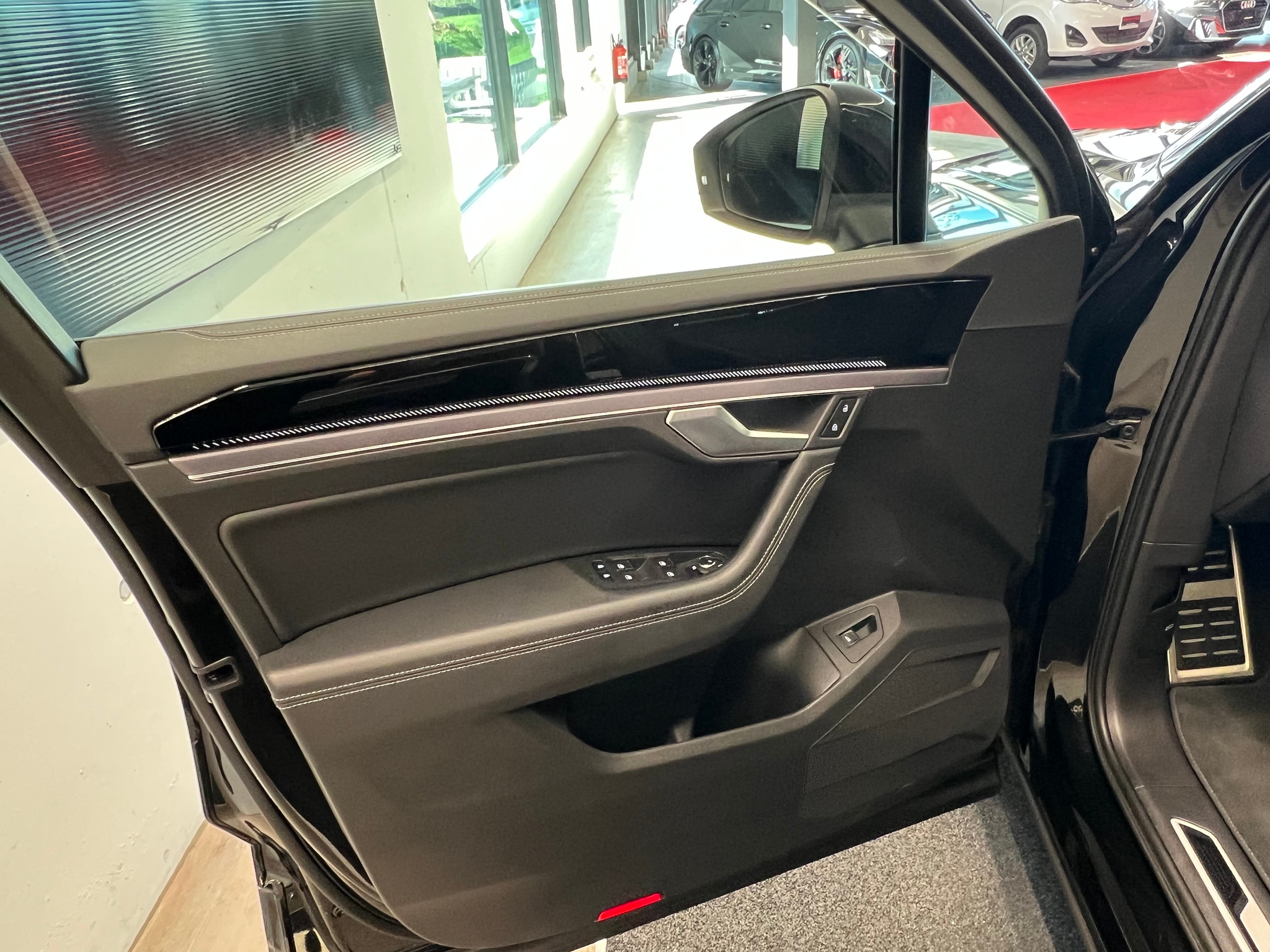 listing desktop thumbnail image 12