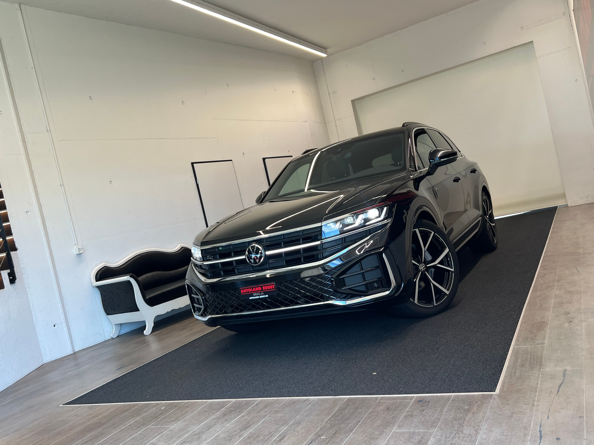 listing desktop thumbnail image 4