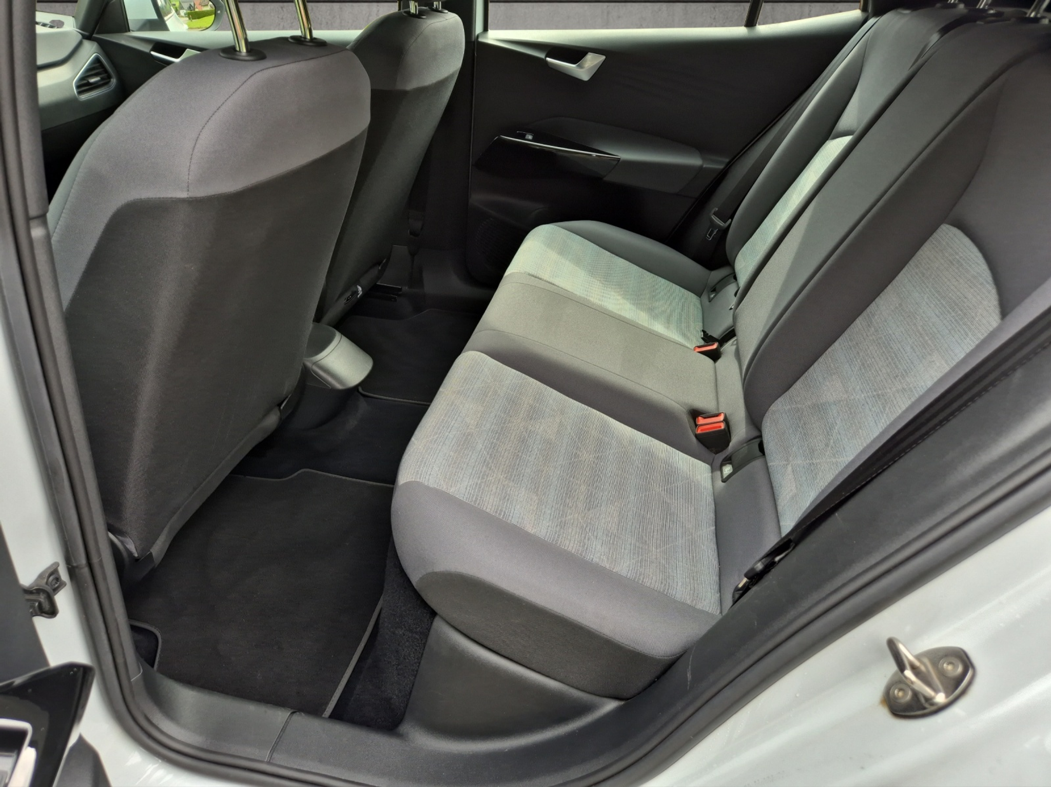 listing desktop thumbnail image 18