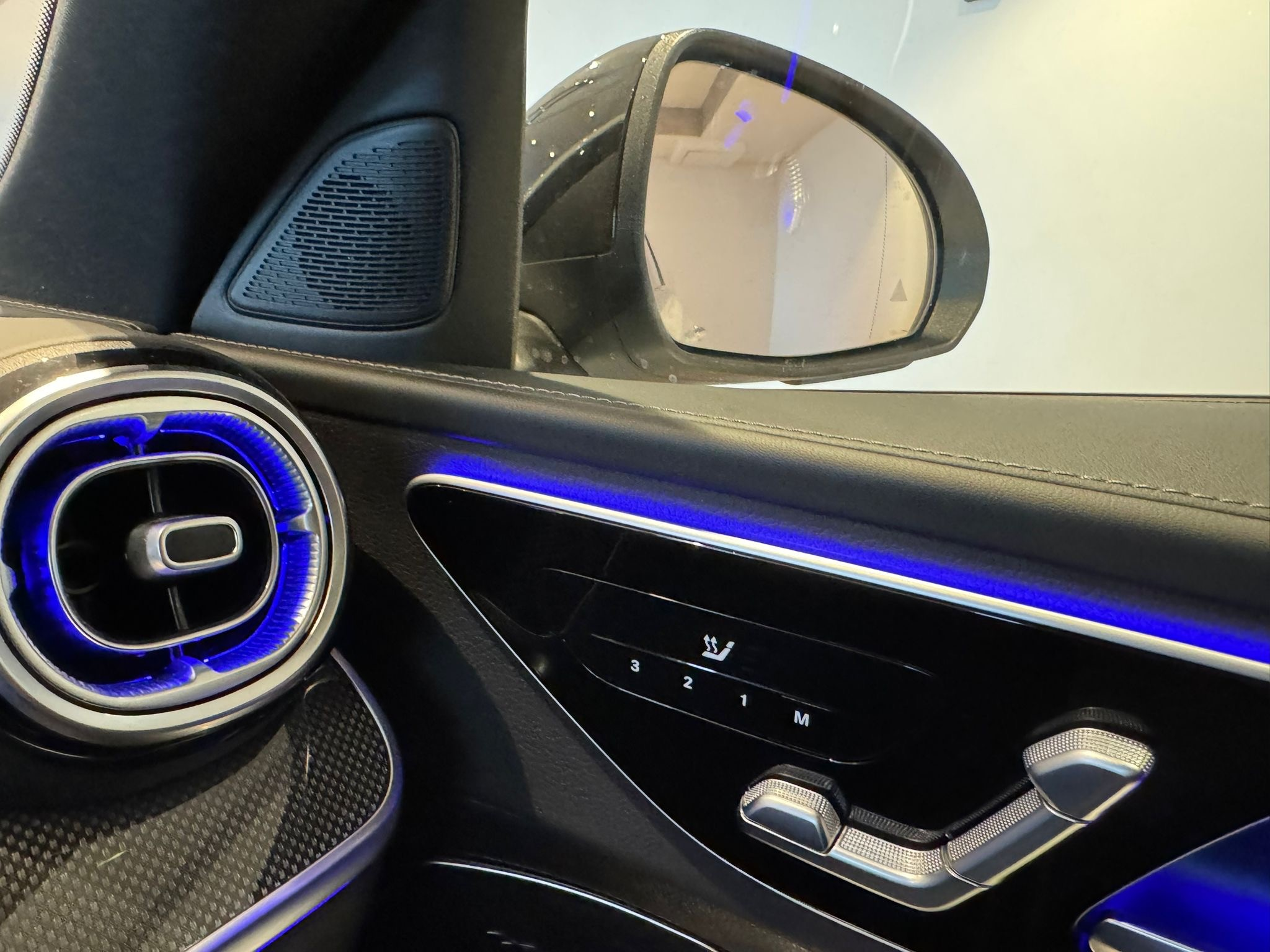 listing desktop thumbnail image 24