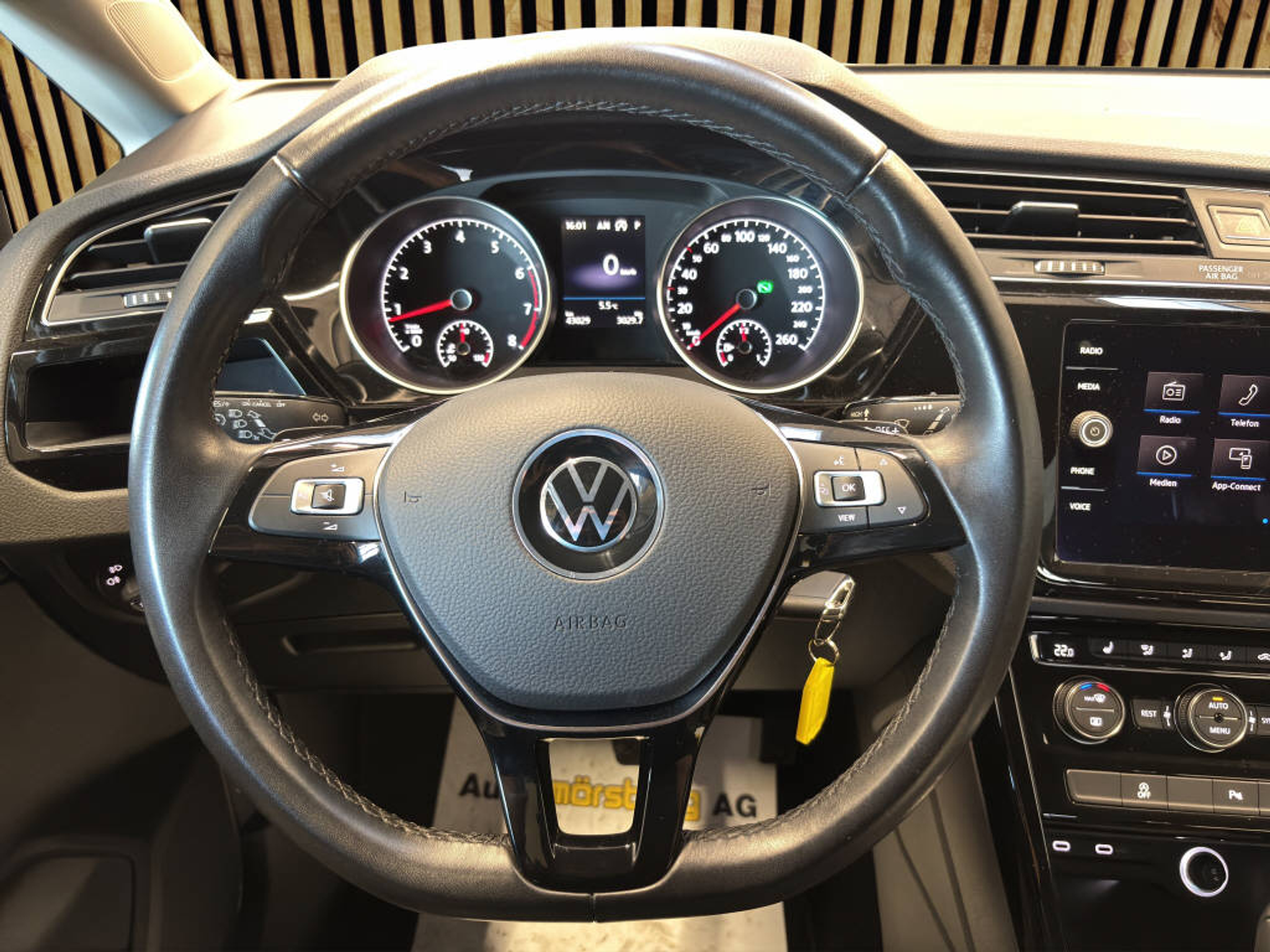 listing desktop thumbnail image 8