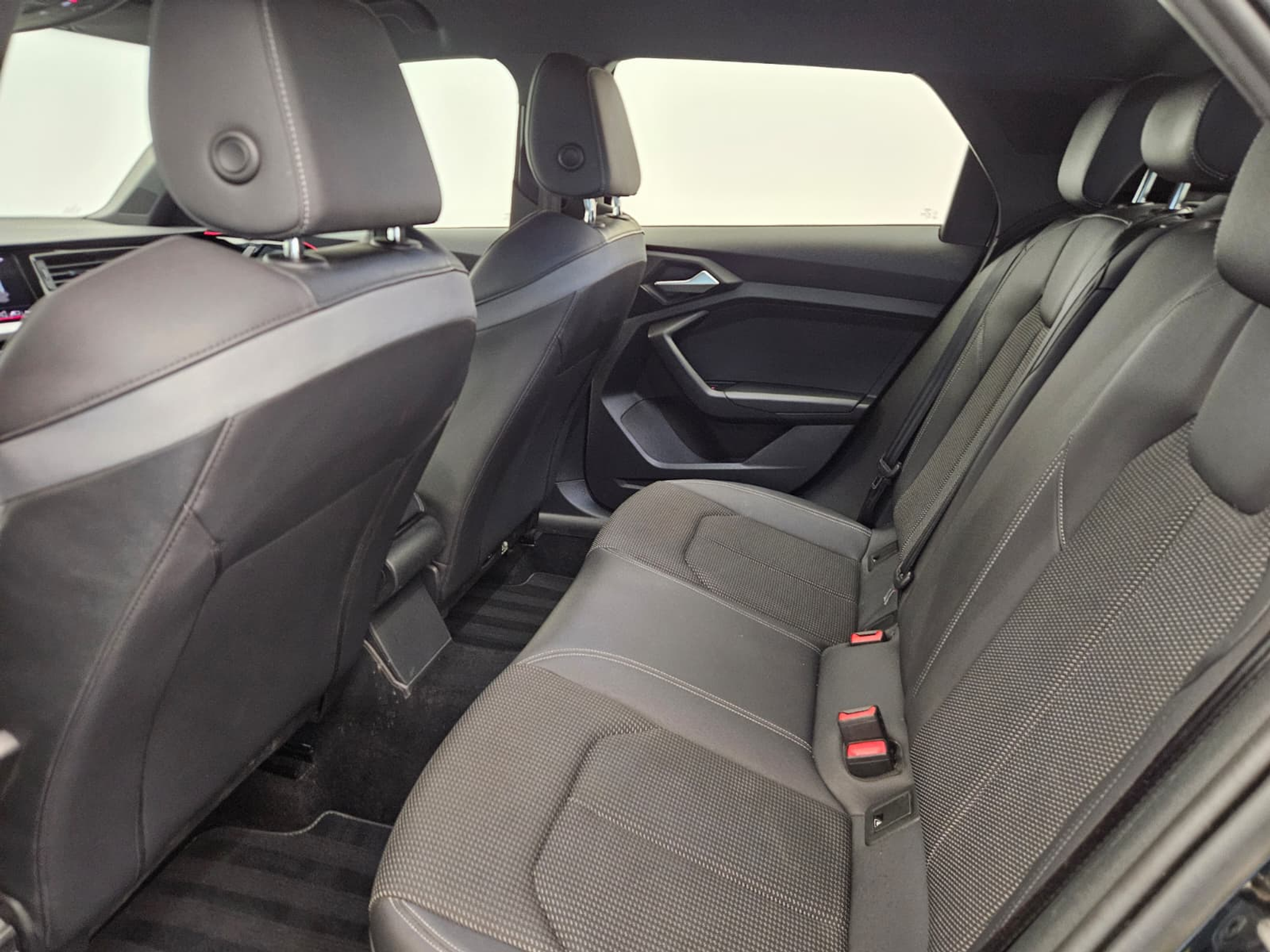 listing desktop thumbnail image 12