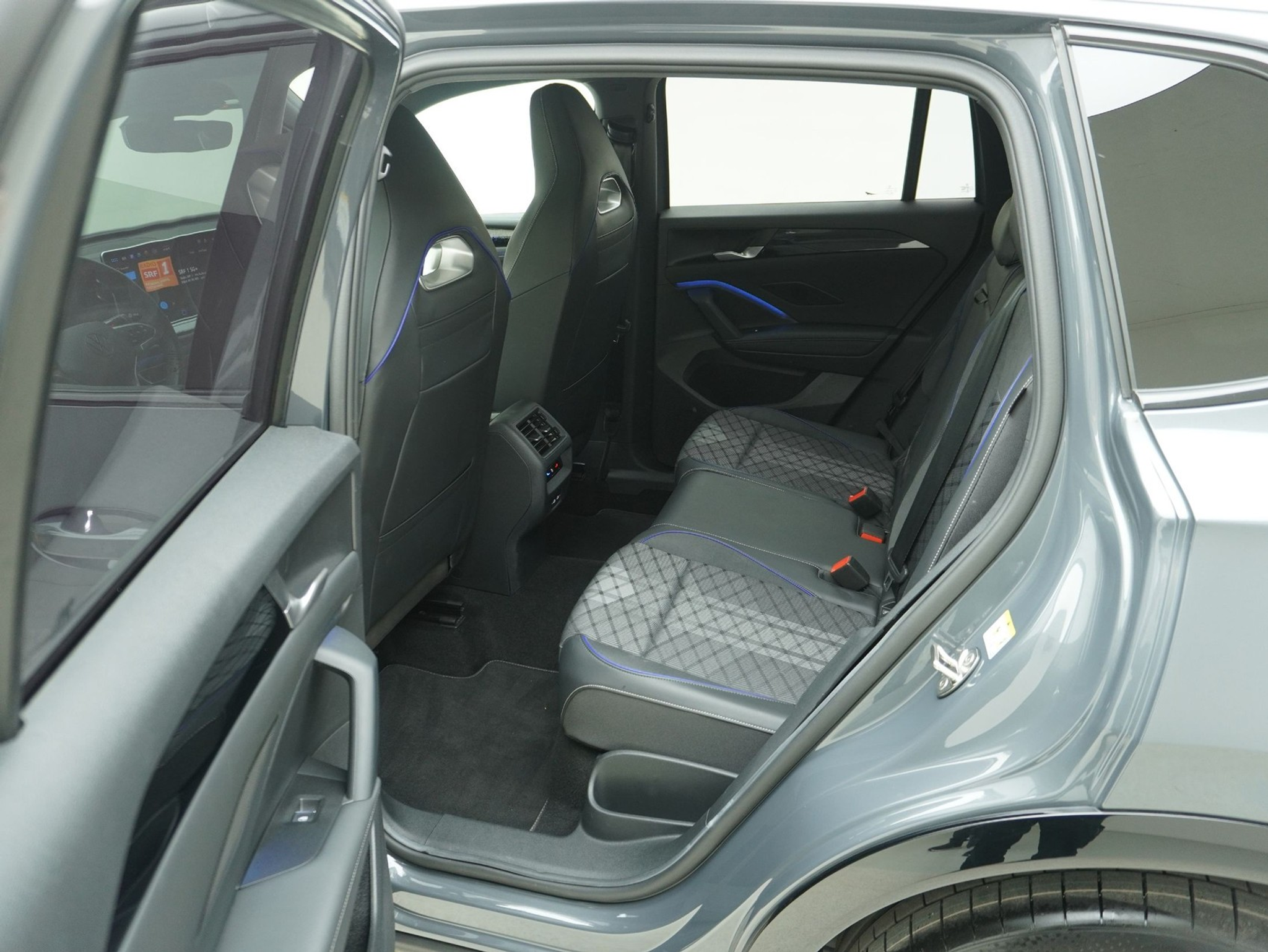 listing desktop thumbnail image 11