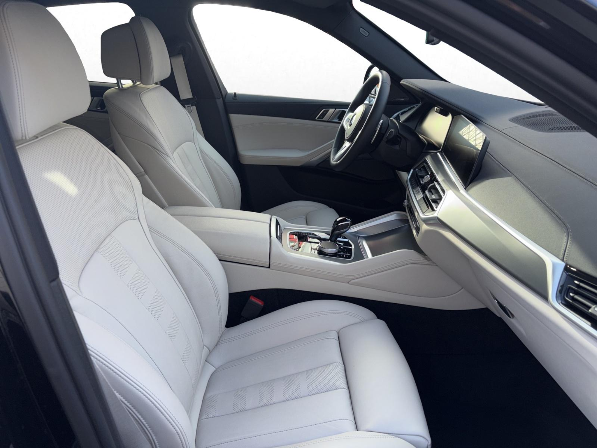 listing desktop thumbnail image 17