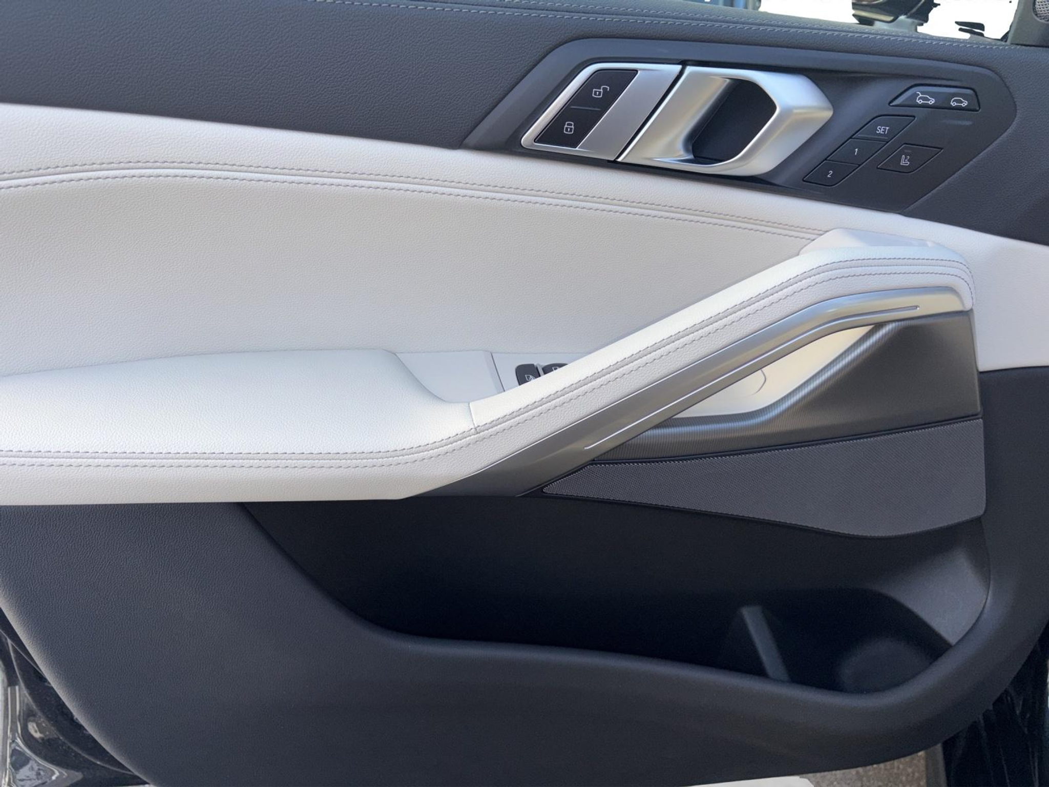 listing desktop thumbnail image 11