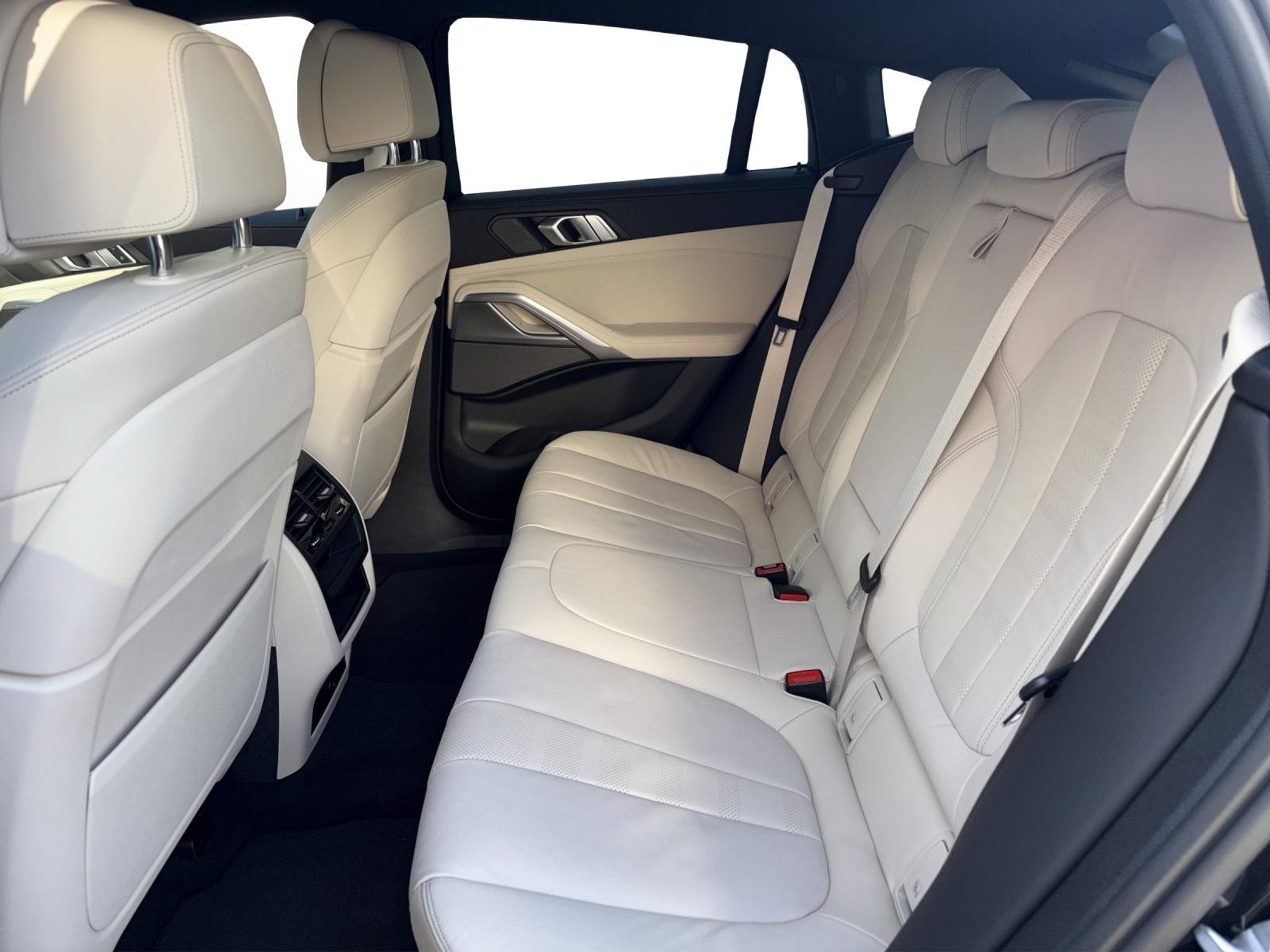 listing desktop thumbnail image 15