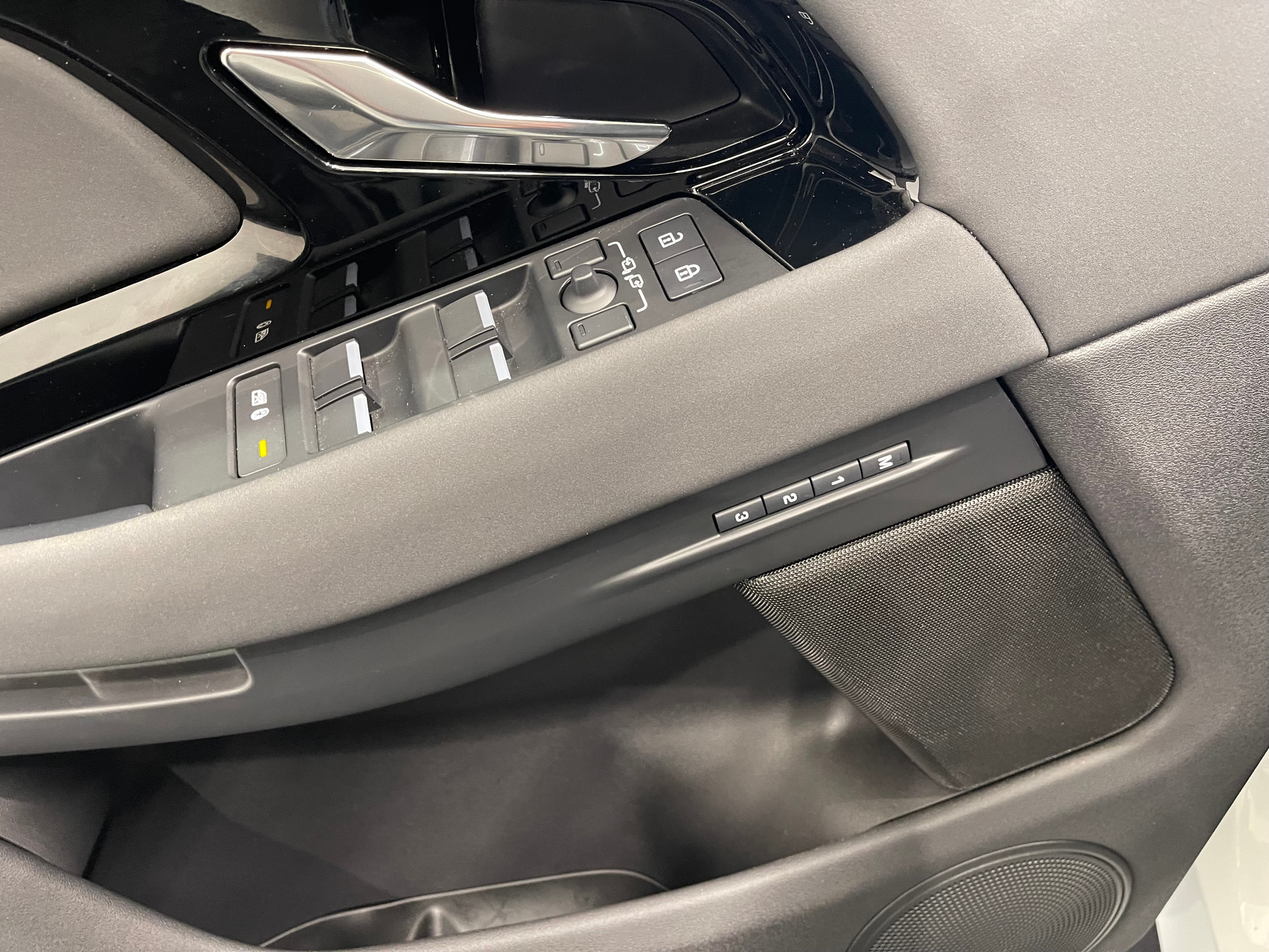 listing desktop thumbnail image 11